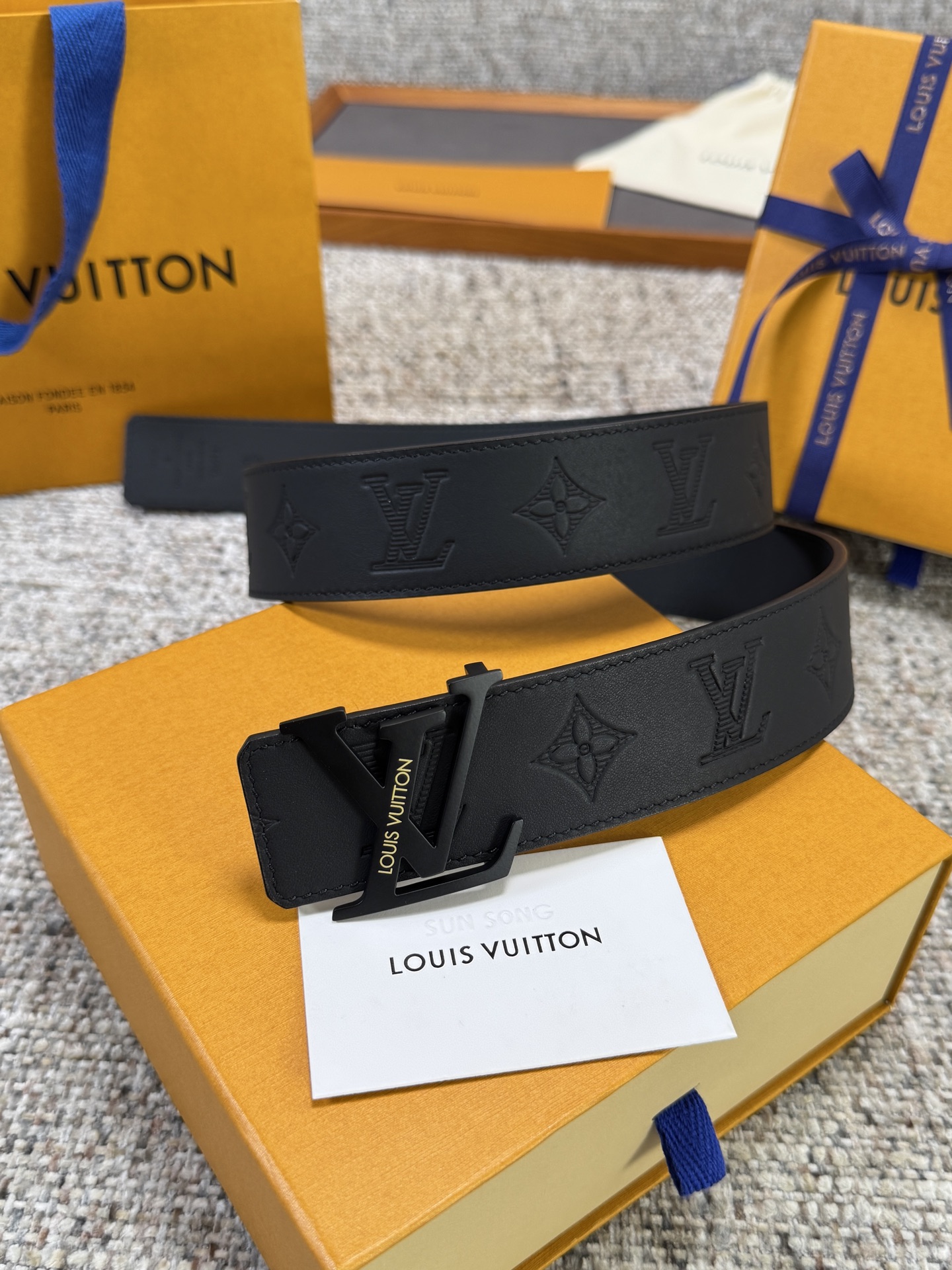 Louis Vuitton LV腰带 平纹压花系列 原厂五金 精致手工绘边 柔软舒适 宽4.0