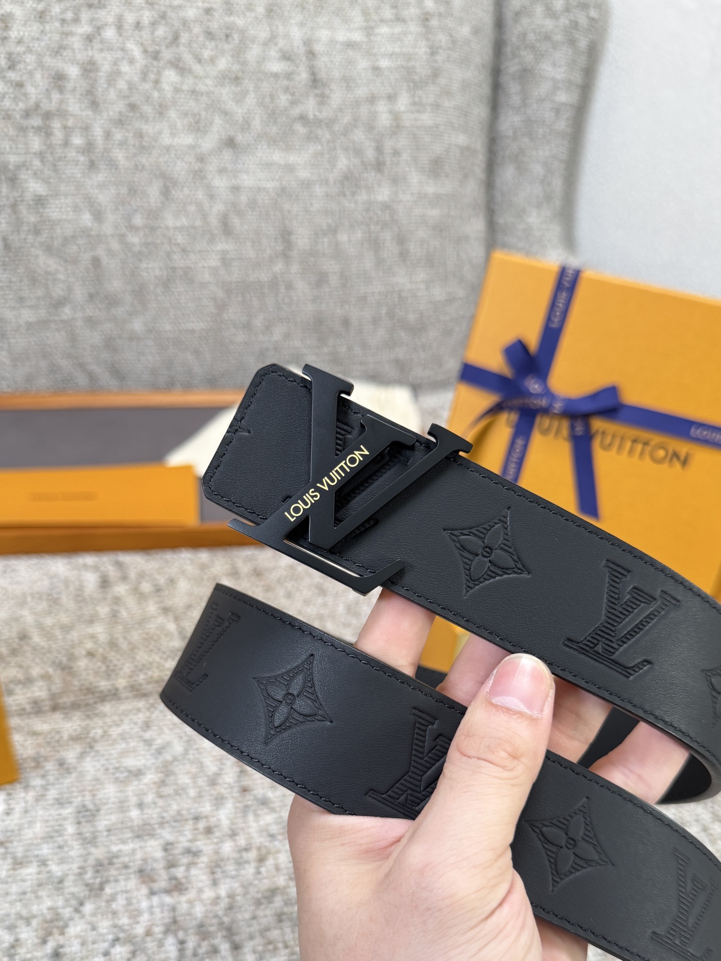 Louis Vuitton LV腰带 平纹压花系列 原厂五金 精致手工绘边 柔软舒适 宽4.0