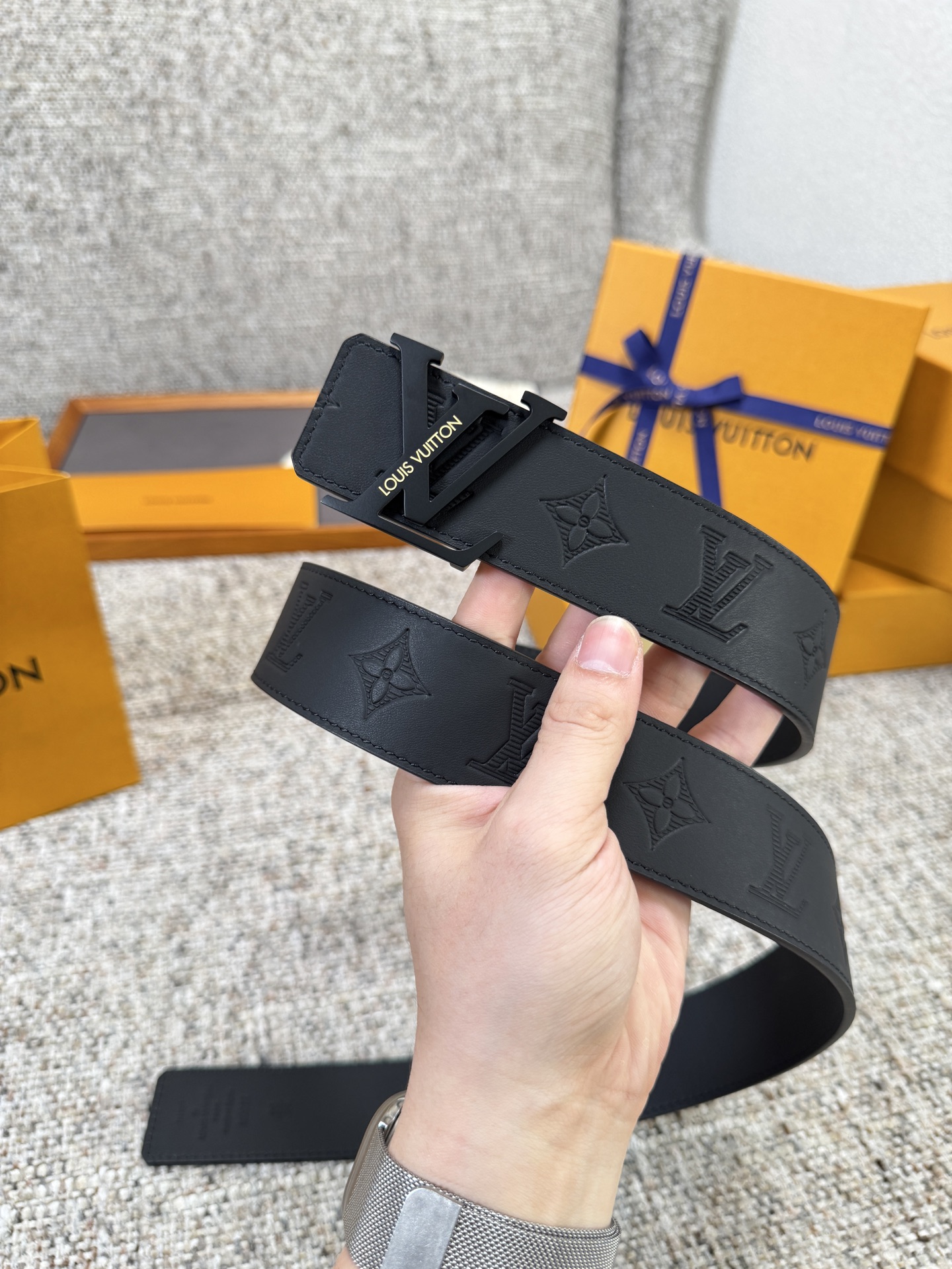 Louis Vuitton LV腰带 平纹压花系列 原厂五金 精致手工绘边 柔软舒适 宽4.0