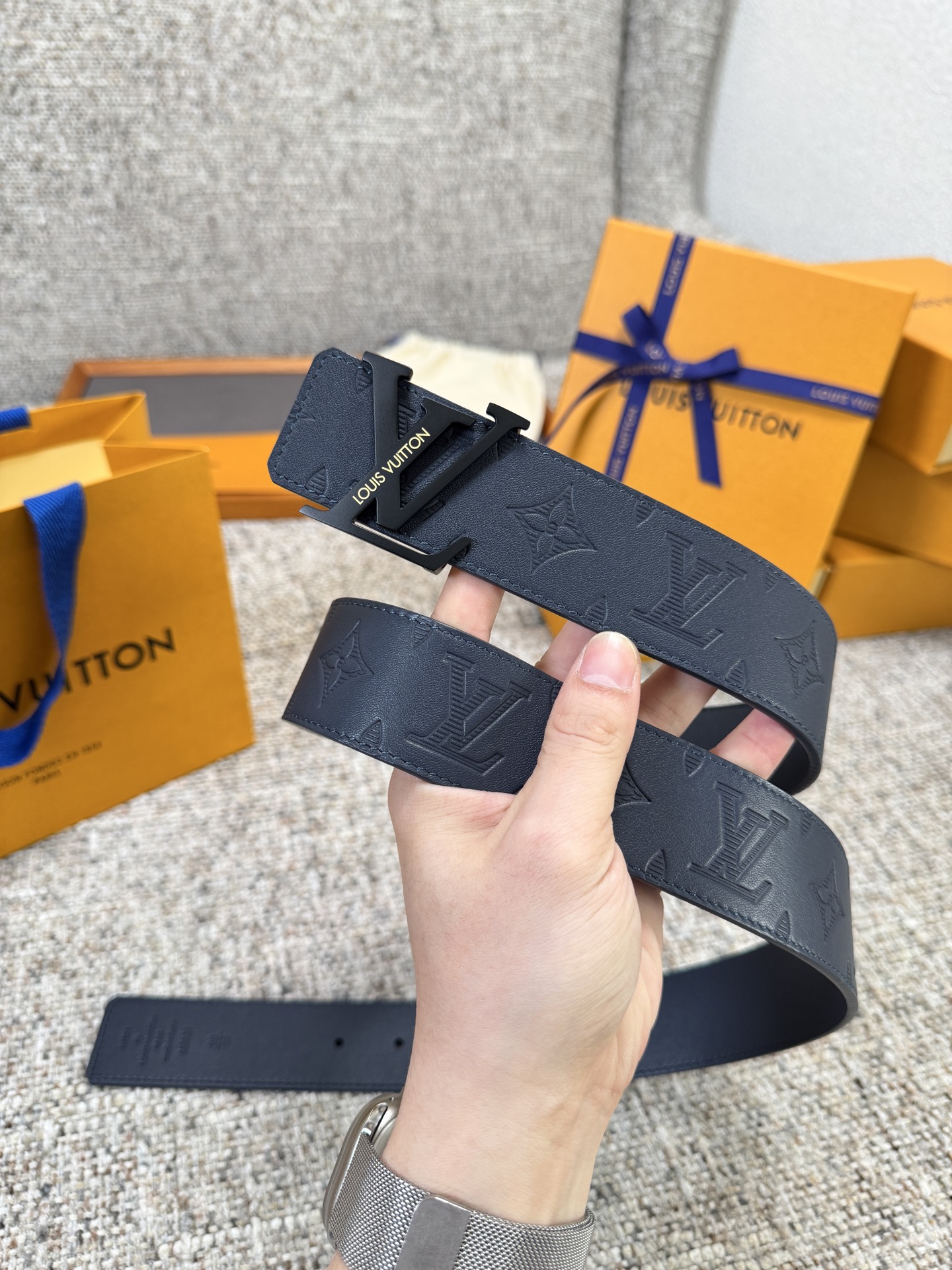 Louis Vuitton LV腰带 平纹压花系列 原厂五金 精致手工绘边 柔软舒适 宽4.0