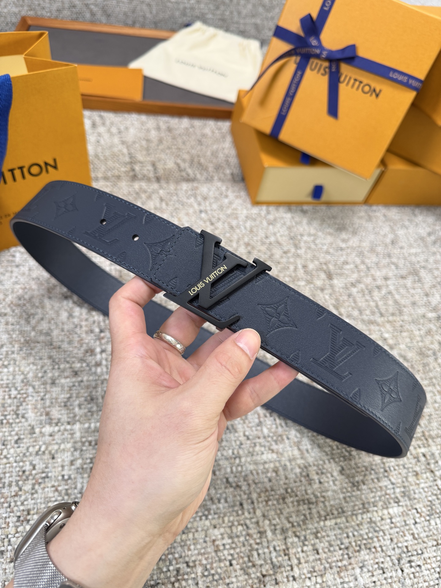 Louis Vuitton LV腰带 平纹压花系列 原厂五金 精致手工绘边 柔软舒适 宽4.0