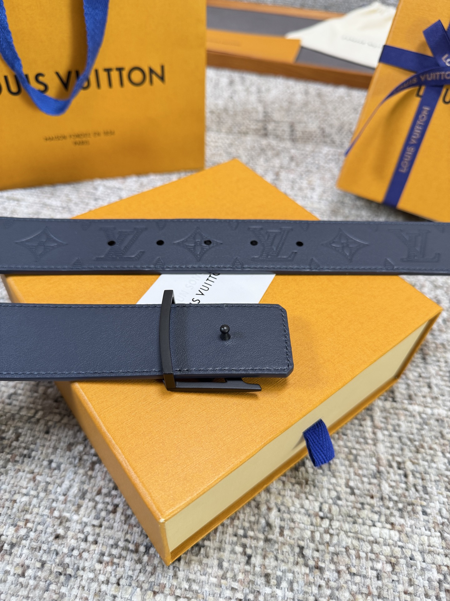 Louis Vuitton LV腰带 平纹压花系列 原厂五金 精致手工绘边 柔软舒适 宽4.0