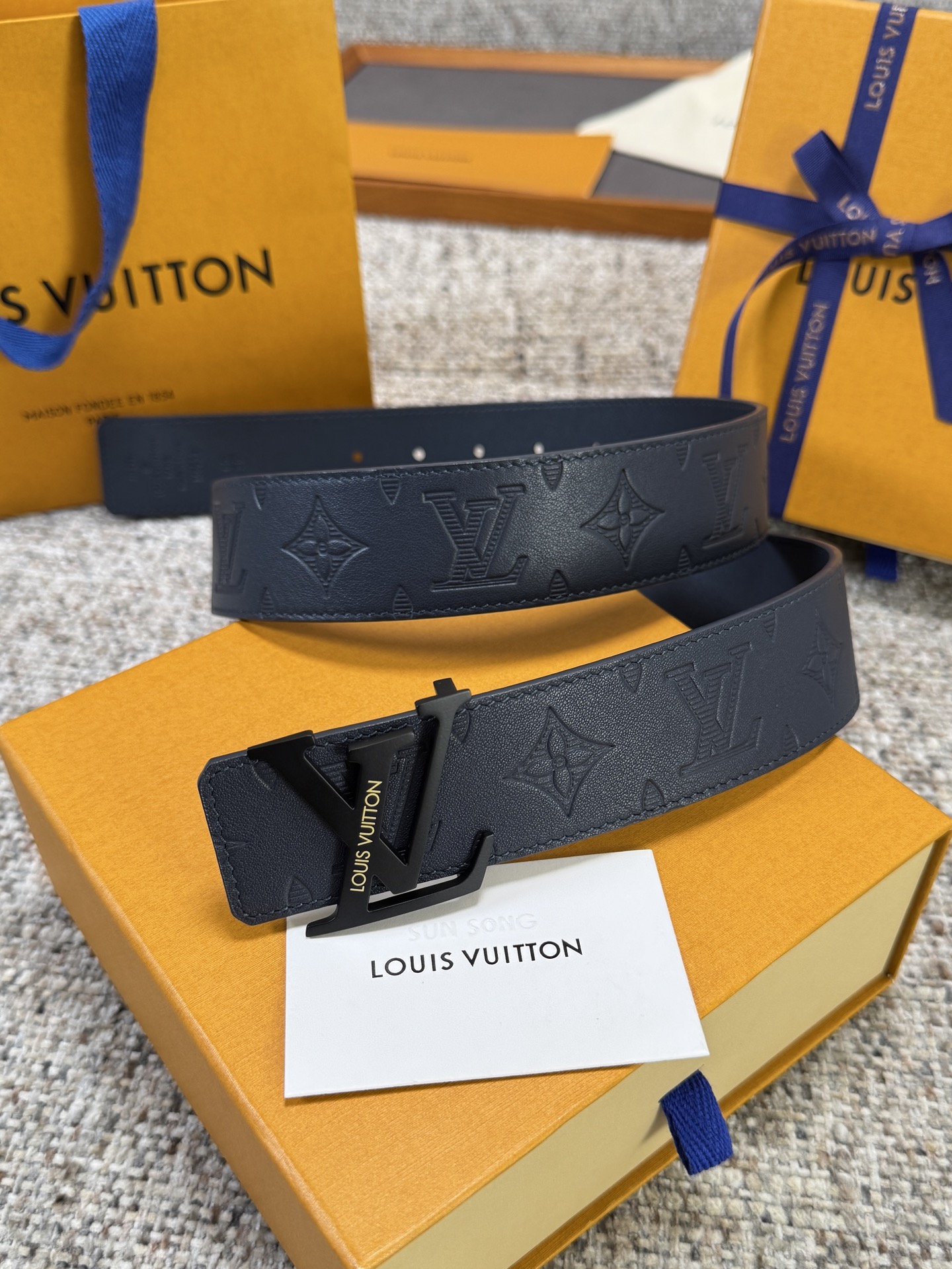 Louis Vuitton LV腰带 平纹压花系列 原厂五金 精致手工绘边 柔软舒适 宽4.0
