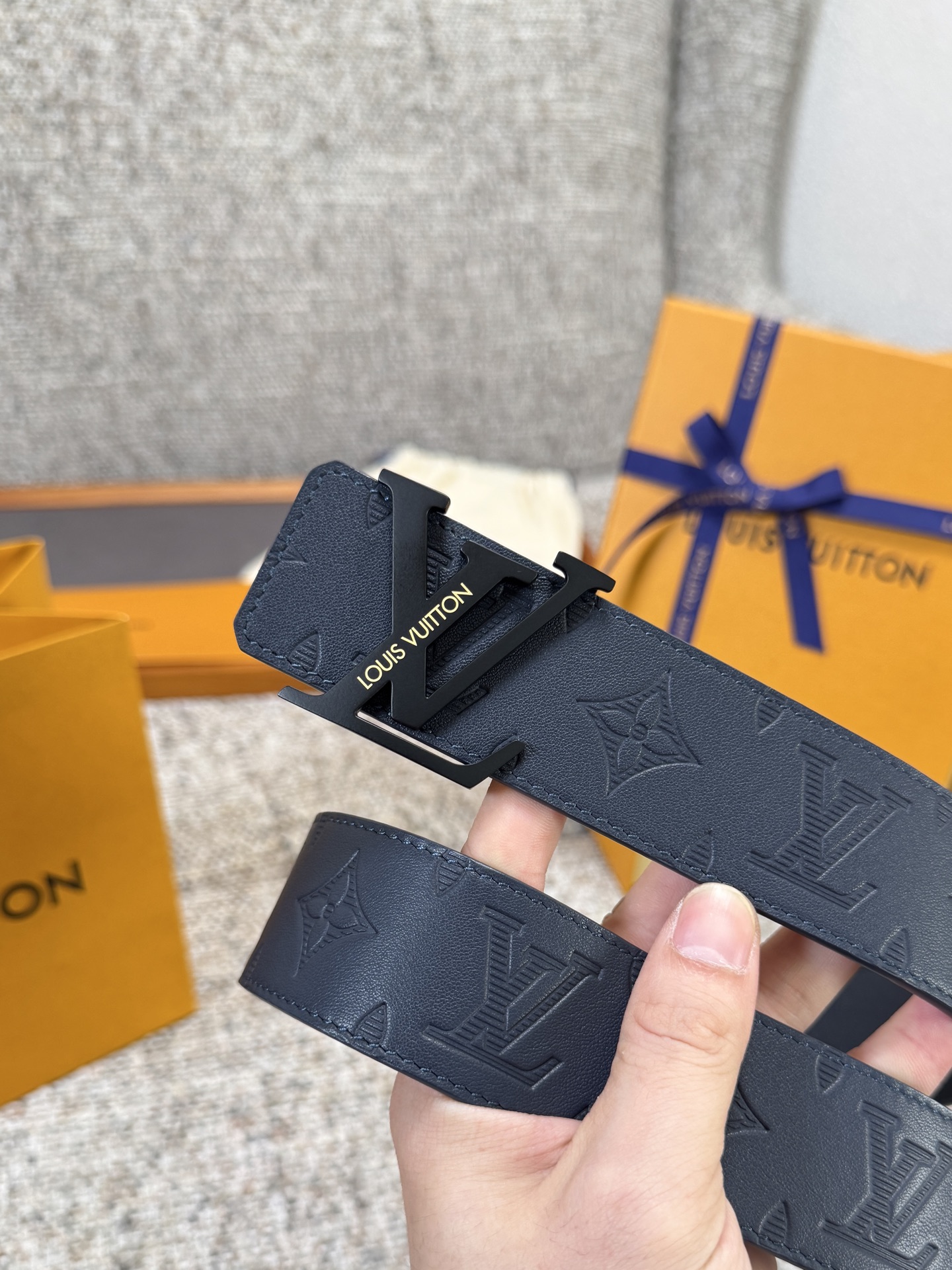 Louis Vuitton LV腰带 平纹压花系列 原厂五金 精致手工绘边 柔软舒适 宽4.0