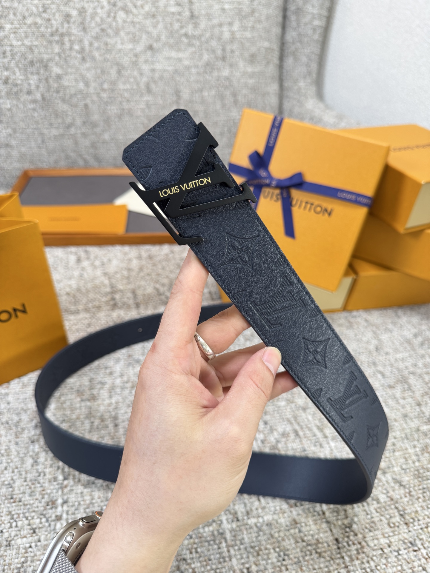 Louis Vuitton LV腰带 平纹压花系列 原厂五金 精致手工绘边 柔软舒适 宽4.0