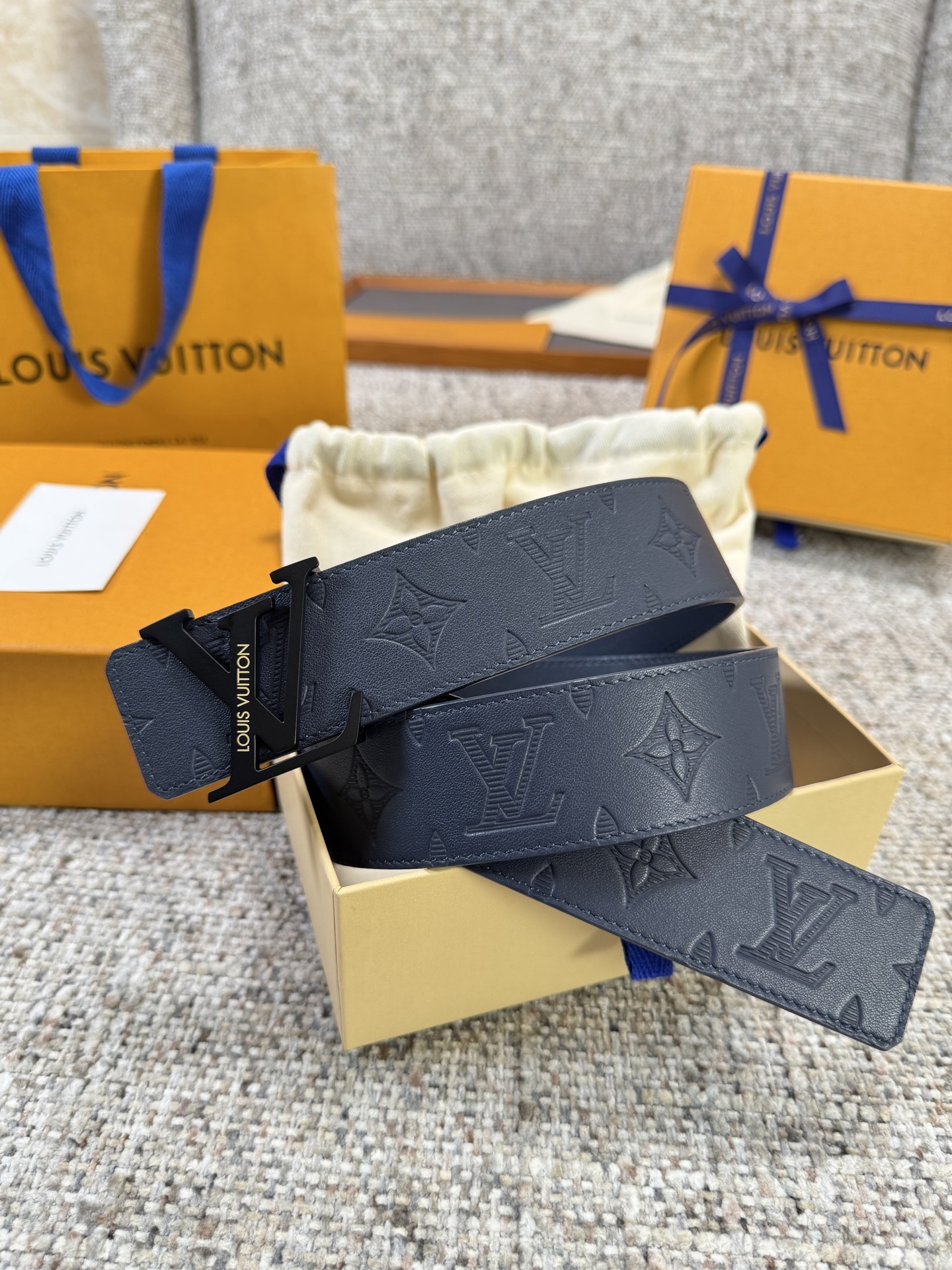Louis Vuitton LV腰带 平纹压花系列 原厂五金 精致手工绘边 柔软舒适 宽4.0
