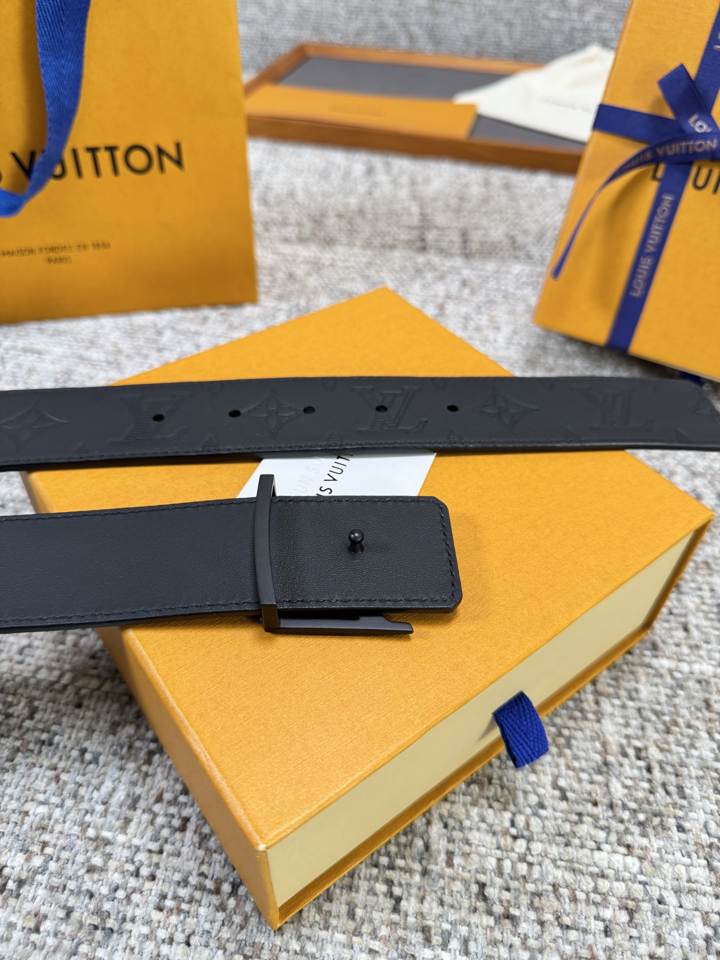 Louis Vuitton LV腰带 平纹压花系列 原厂五金 精致手工绘边 柔软舒适 宽4.0