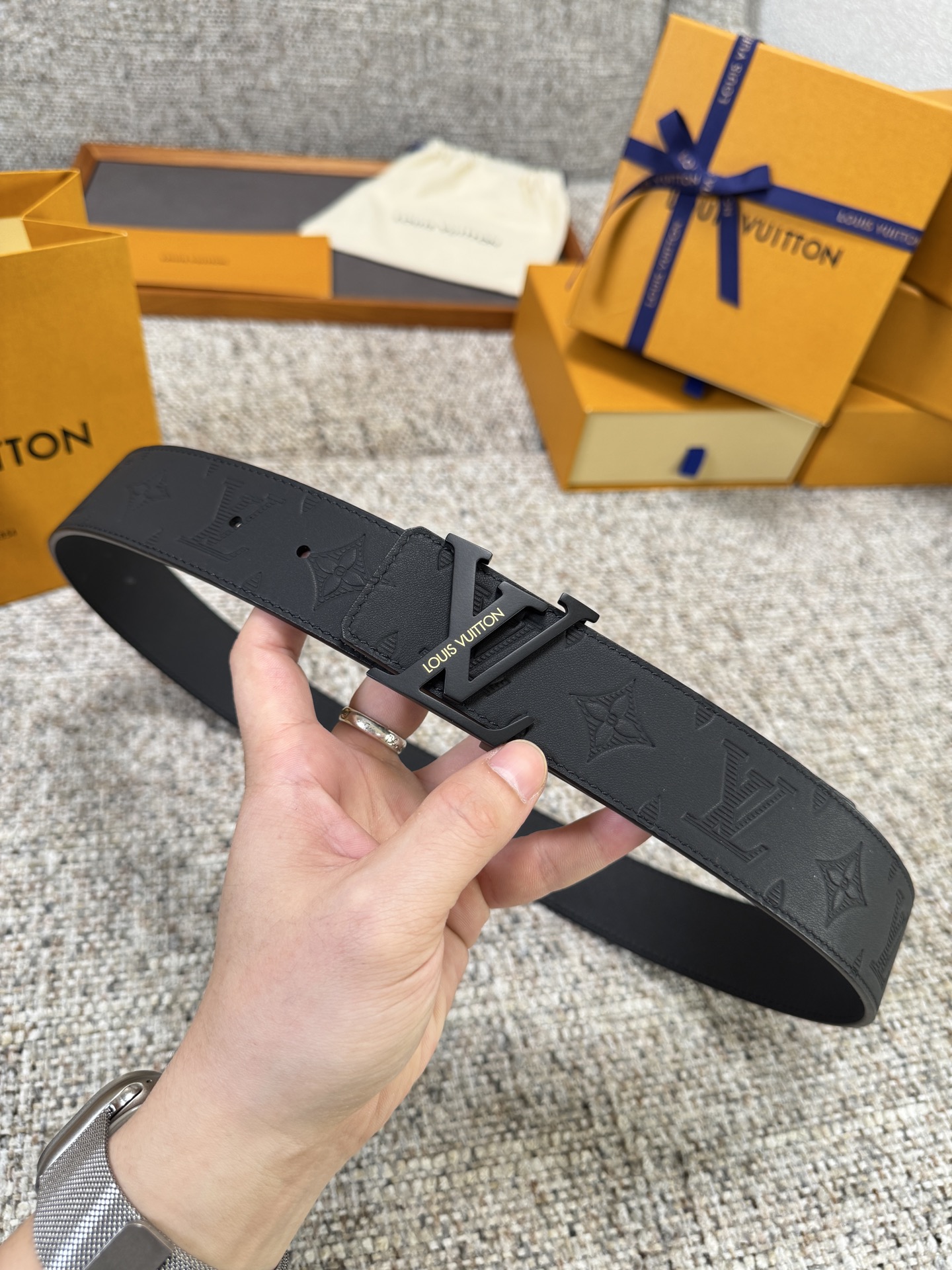 Louis Vuitton LV腰带 平纹压花系列 原厂五金 精致手工绘边 柔软舒适 宽4.0