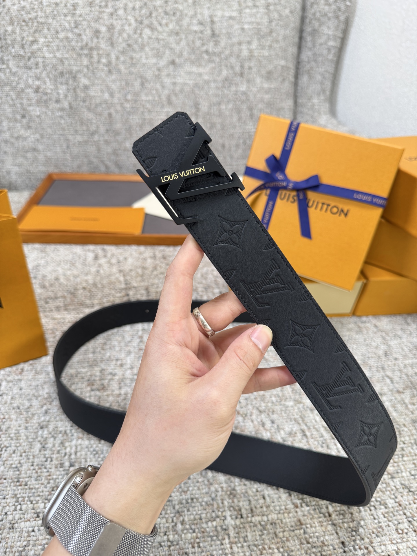 Louis Vuitton LV腰带 平纹压花系列 原厂五金 精致手工绘边 柔软舒适 宽4.0