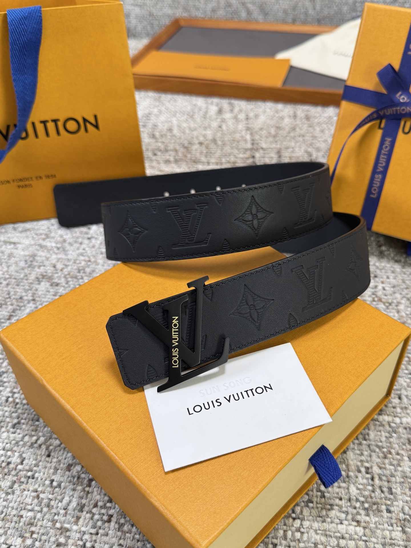 Louis Vuitton LV腰带 平纹压花系列 原厂五金 精致手工绘边 柔软舒适 宽4.0