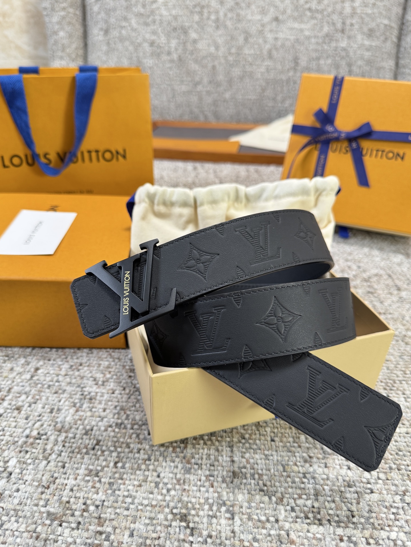 Louis Vuitton LV腰带 平纹压花系列 原厂五金 精致手工绘边 柔软舒适 宽4.0