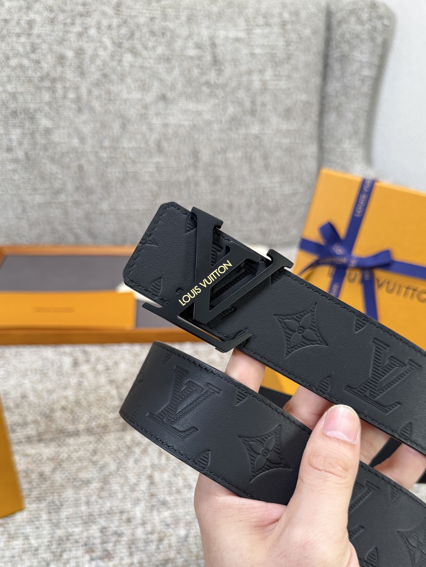 Louis Vuitton LV腰带 平纹压花系列 原厂五金 精致手工绘边 柔软舒适 宽4.0