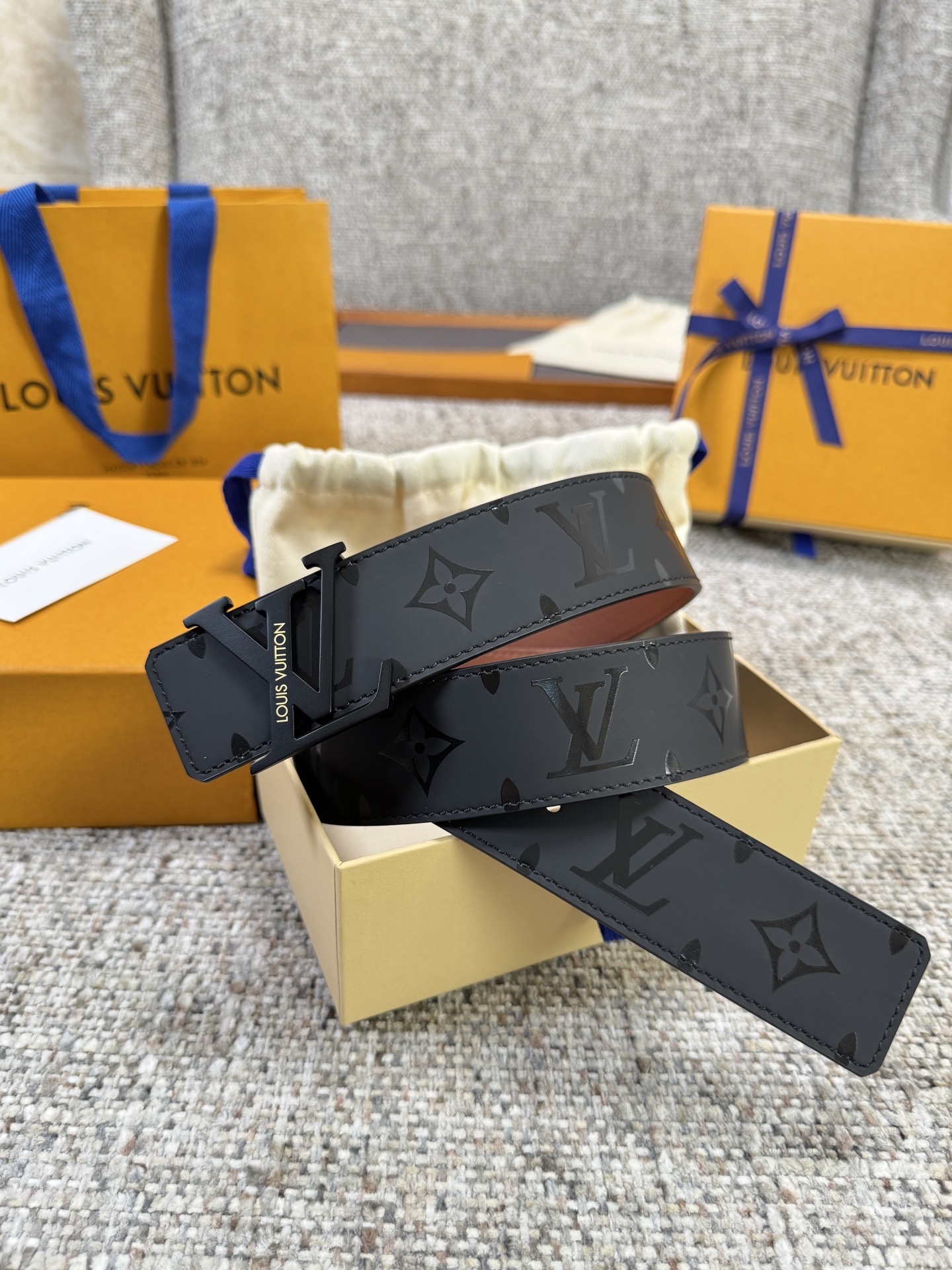 Louis Vuitton LV腰带 头层丝印系列 原厂五金 精致手工绘边 柔软舒适 宽4.0