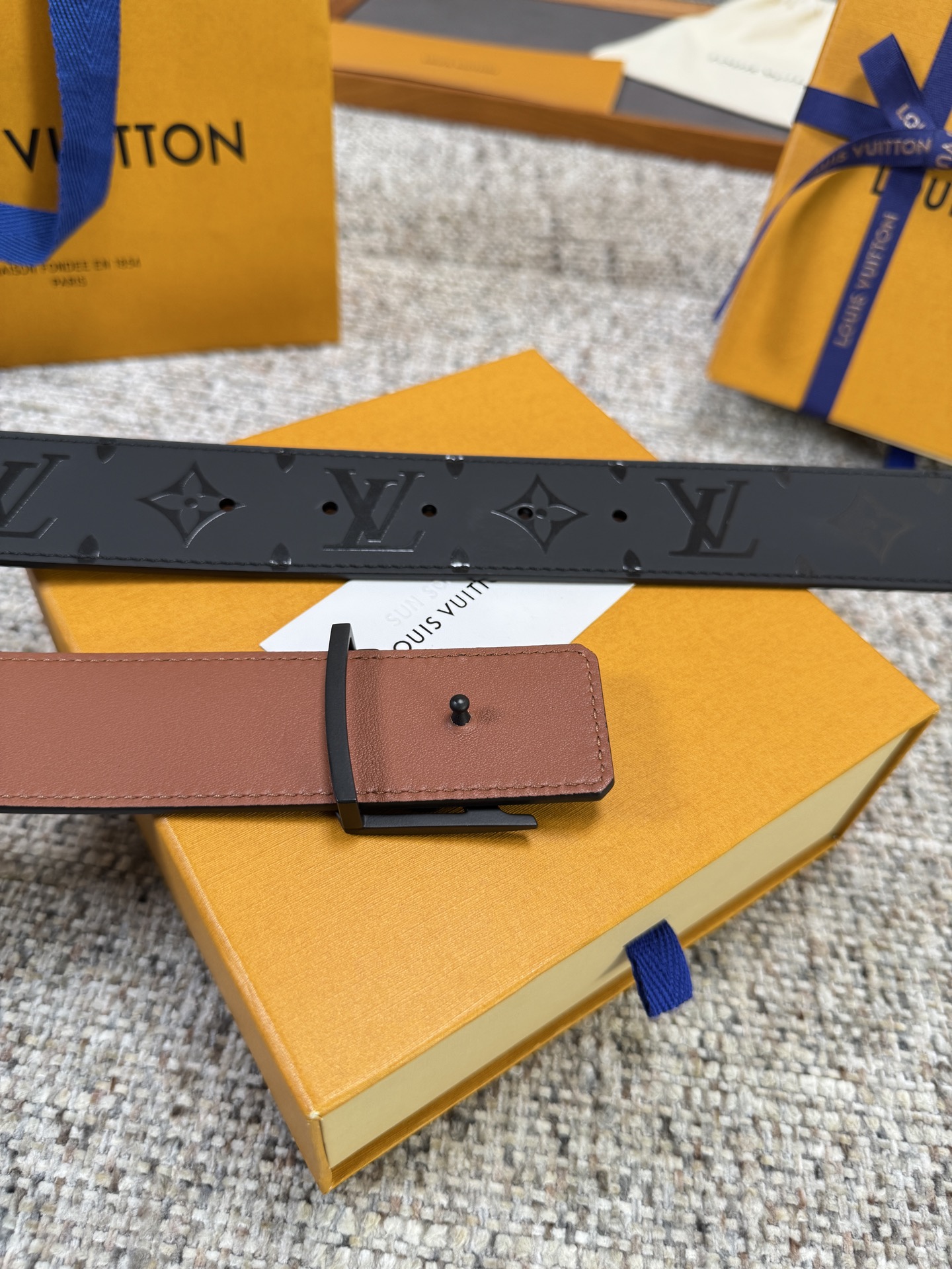 Louis Vuitton LV腰带 头层丝印系列 原厂五金 精致手工绘边 柔软舒适 宽4.0