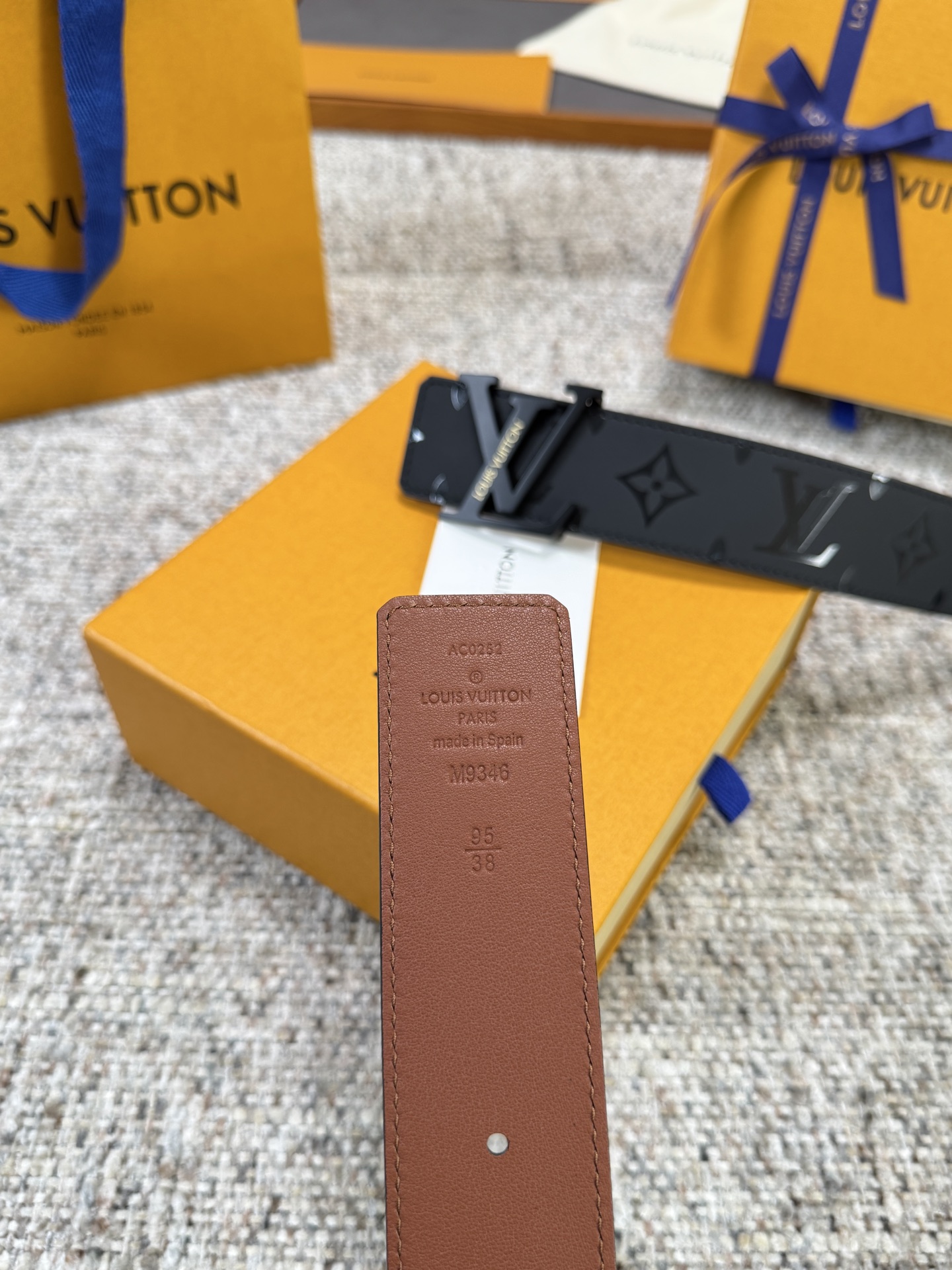 Louis Vuitton LV腰带 头层丝印系列 原厂五金 精致手工绘边 柔软舒适 宽4.0