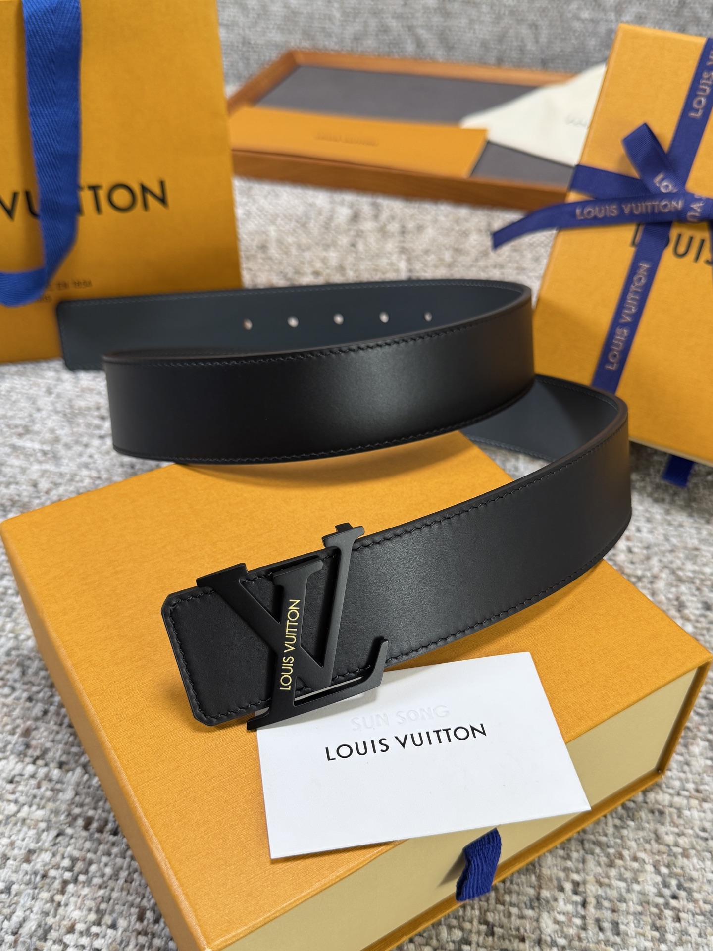 Louis Vuitton LV腰带 双面头层平纹系列 原厂五金 精致手工绘边 柔软舒适 宽4.0