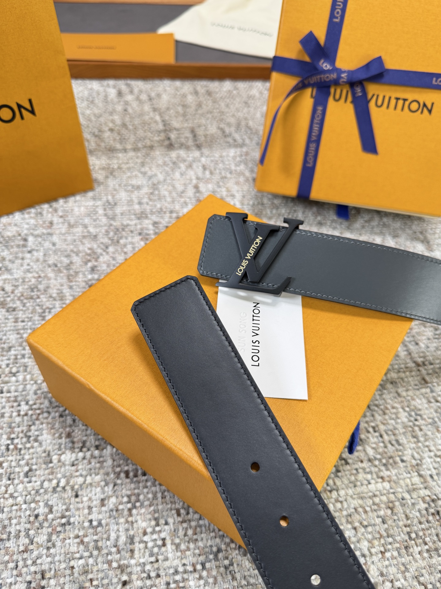 Louis Vuitton LV腰带 双面头层平纹系列 原厂五金 精致手工绘边 柔软舒适 宽4.0