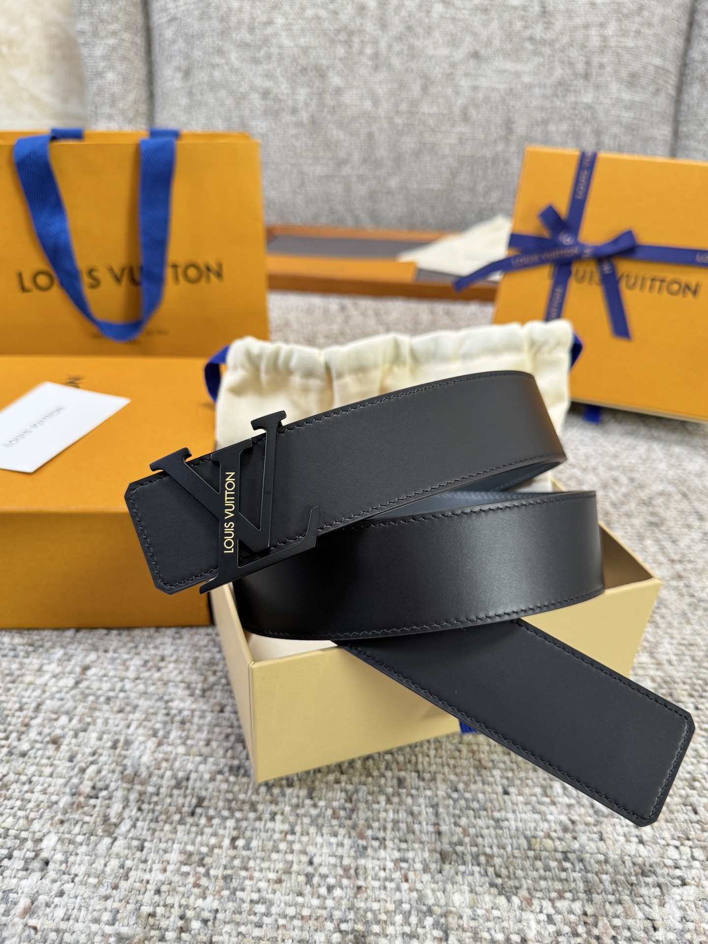 Louis Vuitton LV腰带 双面头层平纹系列 原厂五金 精致手工绘边 柔软舒适 宽4.0