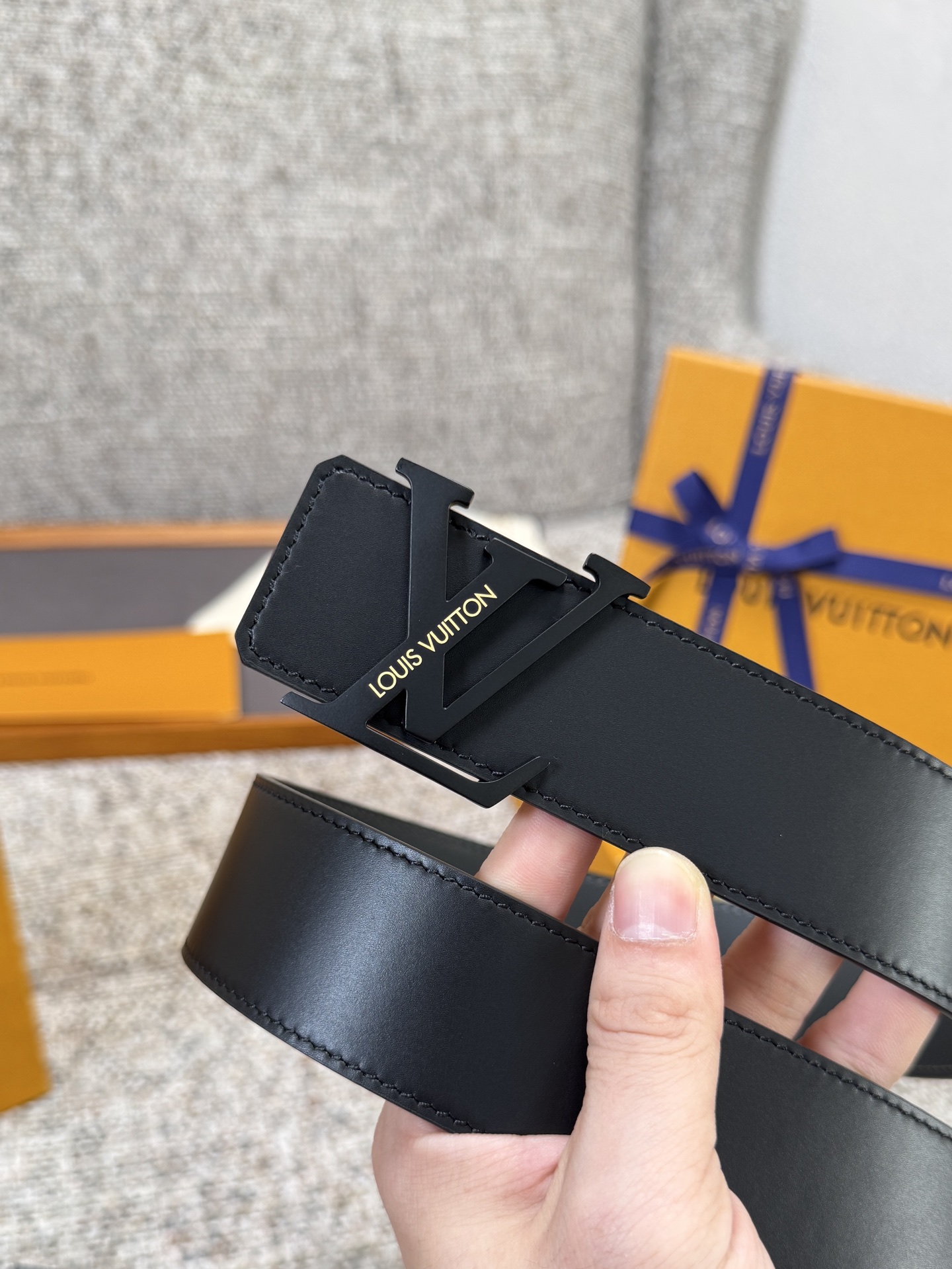 Louis Vuitton LV腰带 双面头层平纹系列 原厂五金 精致手工绘边 柔软舒适 宽4.0
