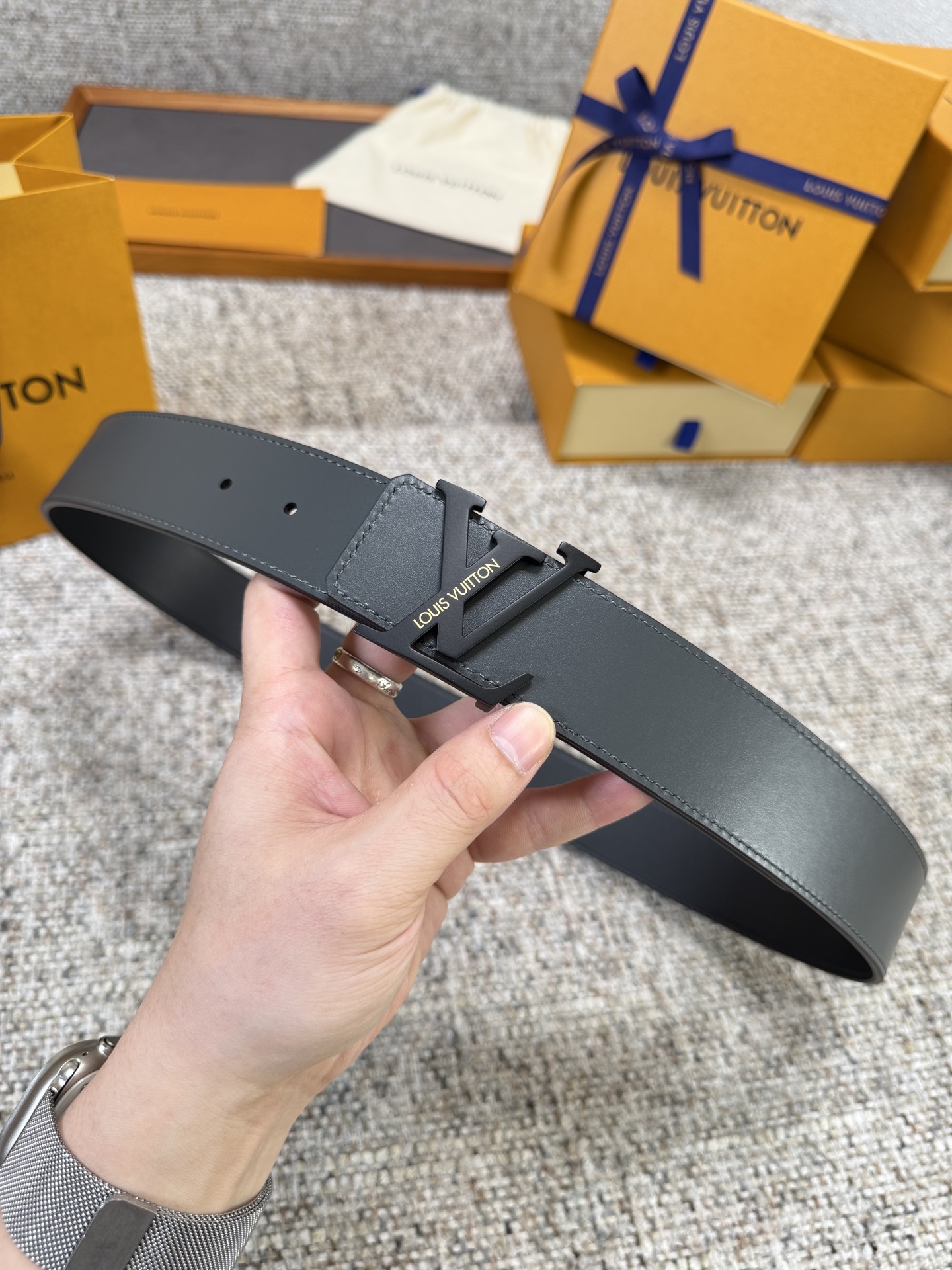 Louis Vuitton LV腰带 双面头层平纹系列 原厂五金 精致手工绘边 柔软舒适 宽4.0