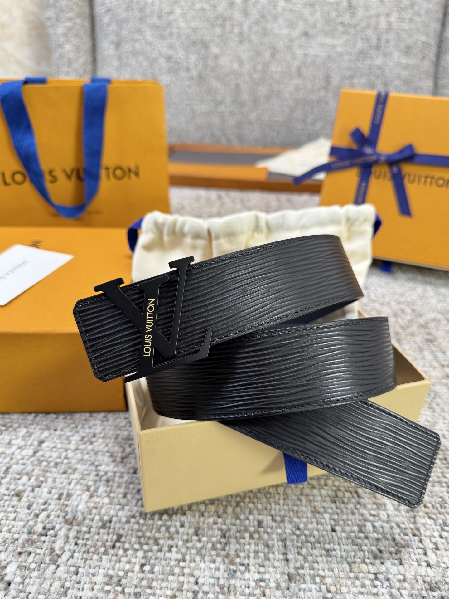 Louis Vuitton LV腰帶 水波紋系列 原廠五金 精緻手工繪邊 柔軟舒適 寬4.0