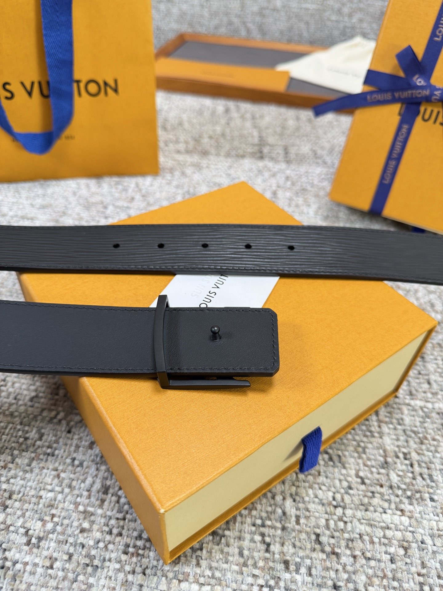 Louis Vuitton LV腰帶 水波紋系列 原廠五金 精緻手工繪邊 柔軟舒適 寬4.0