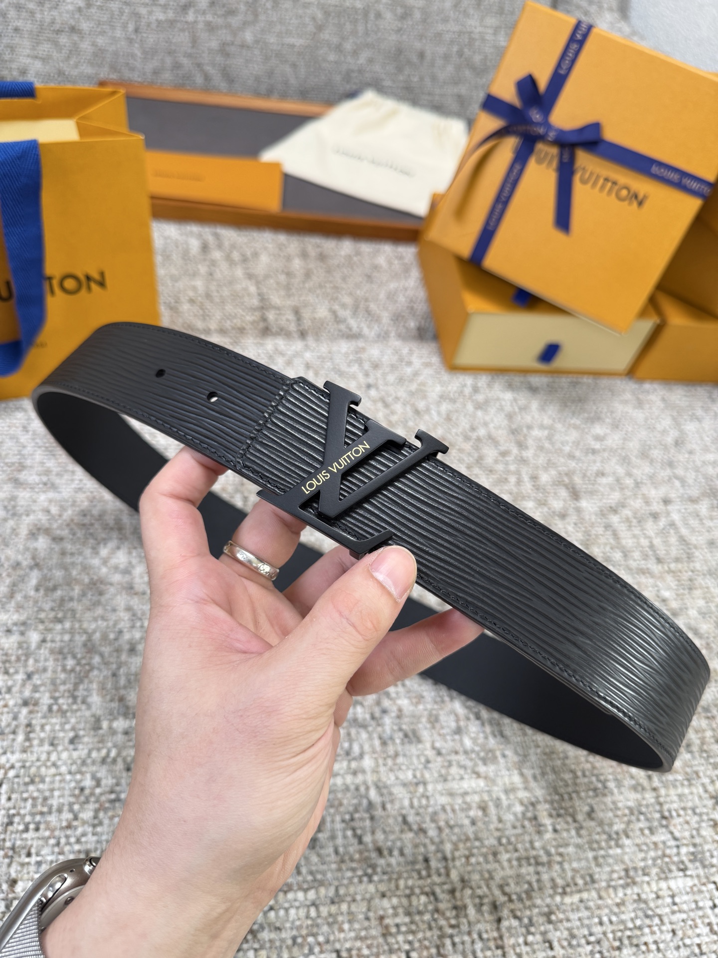 Louis Vuitton LV腰帶 水波紋系列 原廠五金 精緻手工繪邊 柔軟舒適 寬4.0
