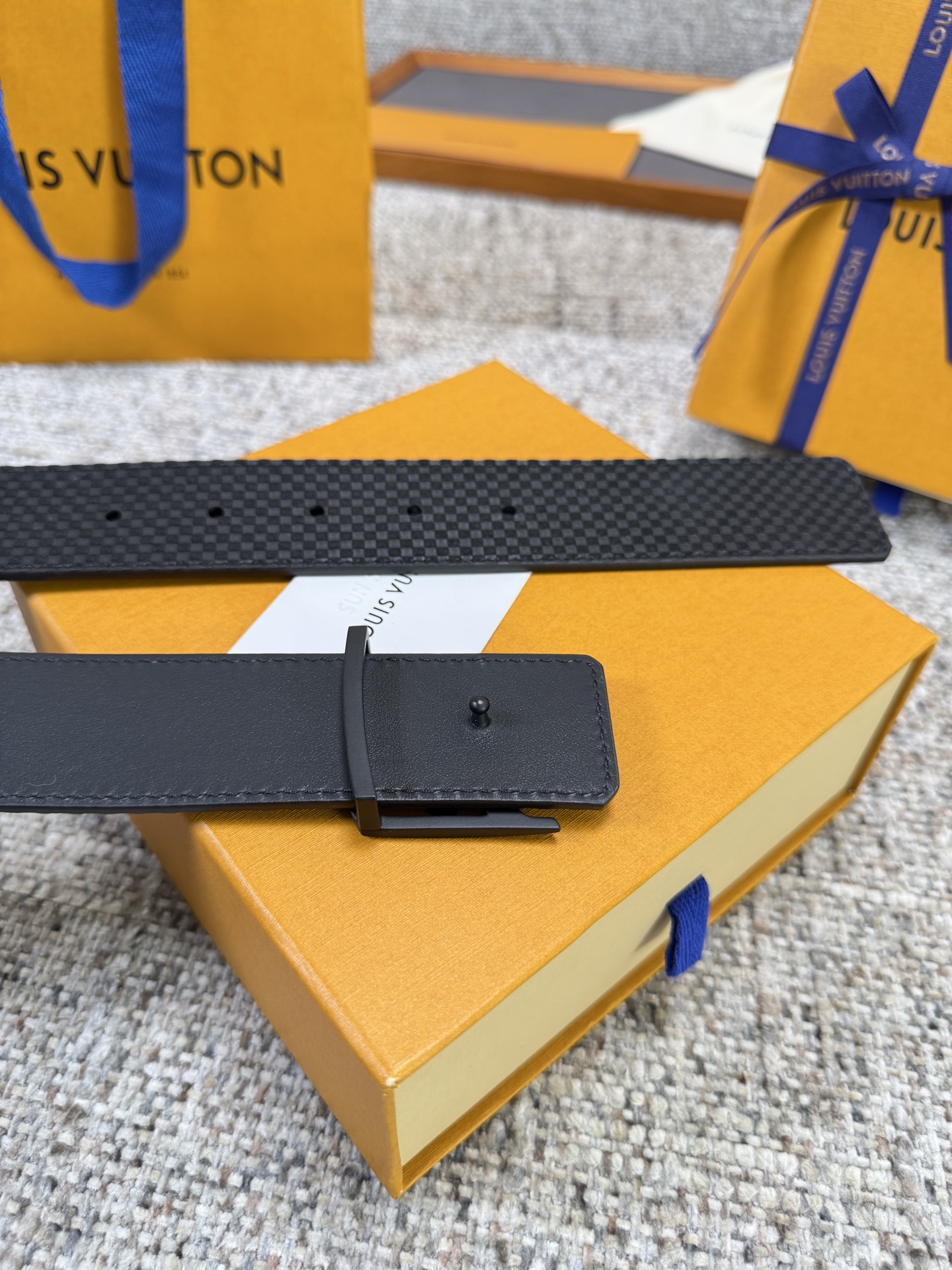 Louis Vuitton LV腰带 米格压花系列 原厂五金 精致手工绘边 柔软舒适 宽4.0