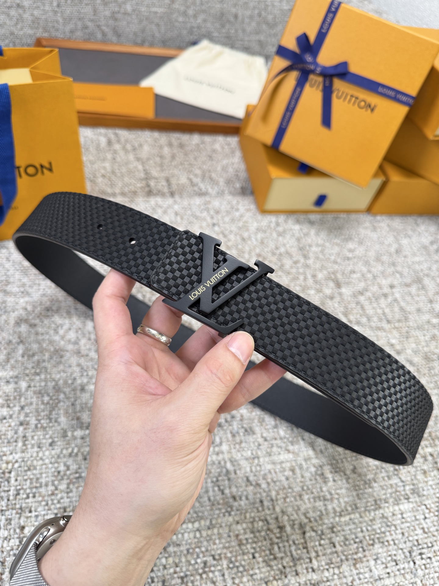 Louis Vuitton LV腰带 米格压花系列 原厂五金 精致手工绘边 柔软舒适 宽4.0