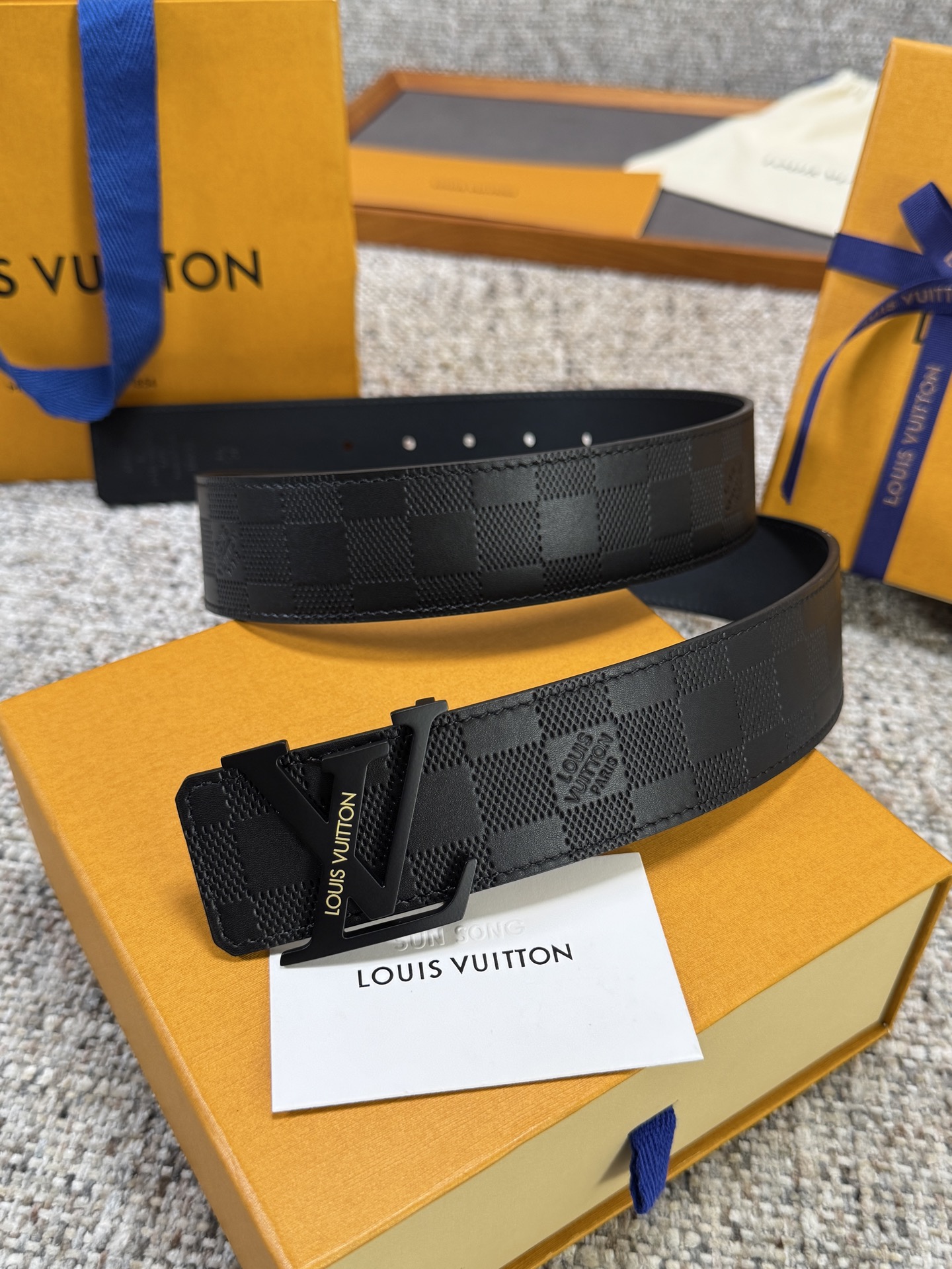 Louis Vuitton LV腰带 压格压花系列 原厂五金 精致手工绘边 柔软舒适 宽4.0