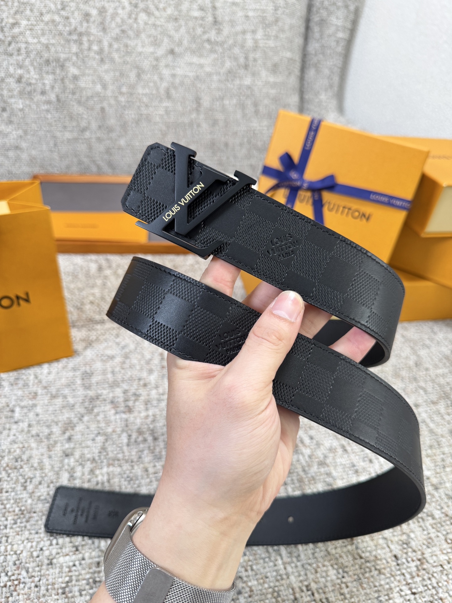 Louis Vuitton LV腰带 压格压花系列 原厂五金 精致手工绘边 柔软舒适 宽4.0