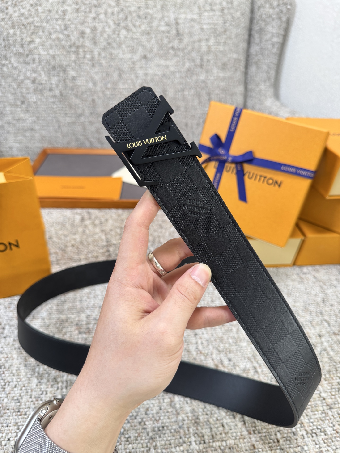 Louis Vuitton LV腰带 压格压花系列 原厂五金 精致手工绘边 柔软舒适 宽4.0
