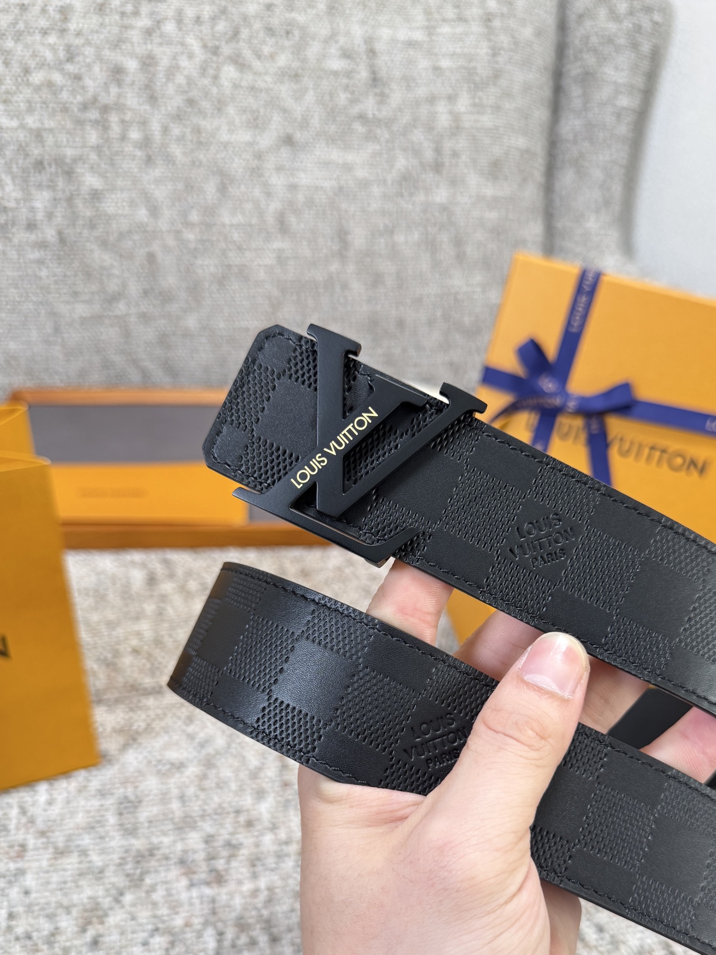 Louis Vuitton LV腰带 压格压花系列 原厂五金 精致手工绘边 柔软舒适 宽4.0