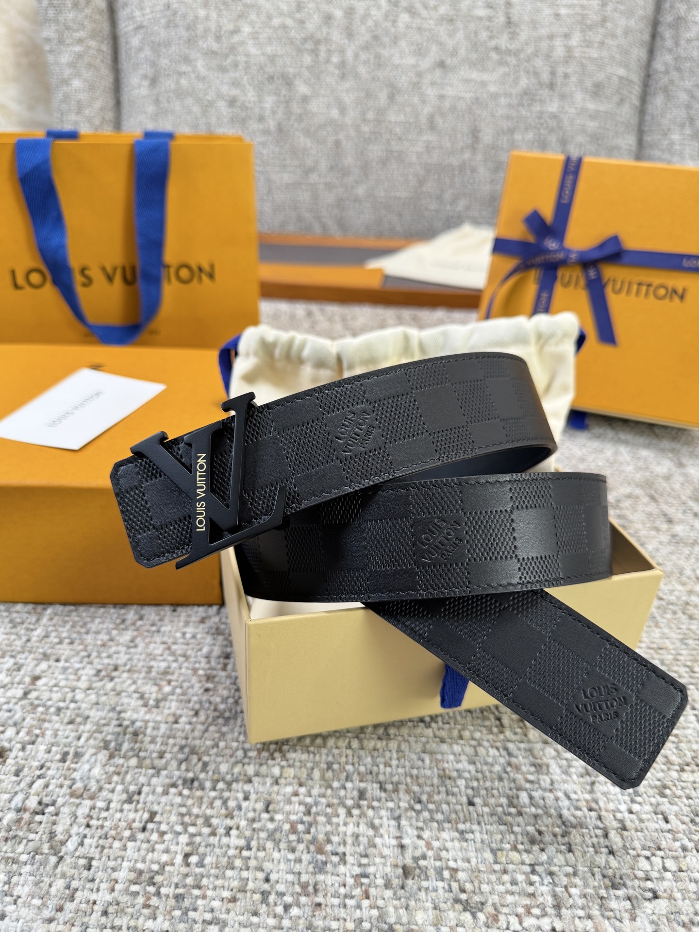 Louis Vuitton LV腰带 压格压花系列 原厂五金 精致手工绘边 柔软舒适 宽4.0