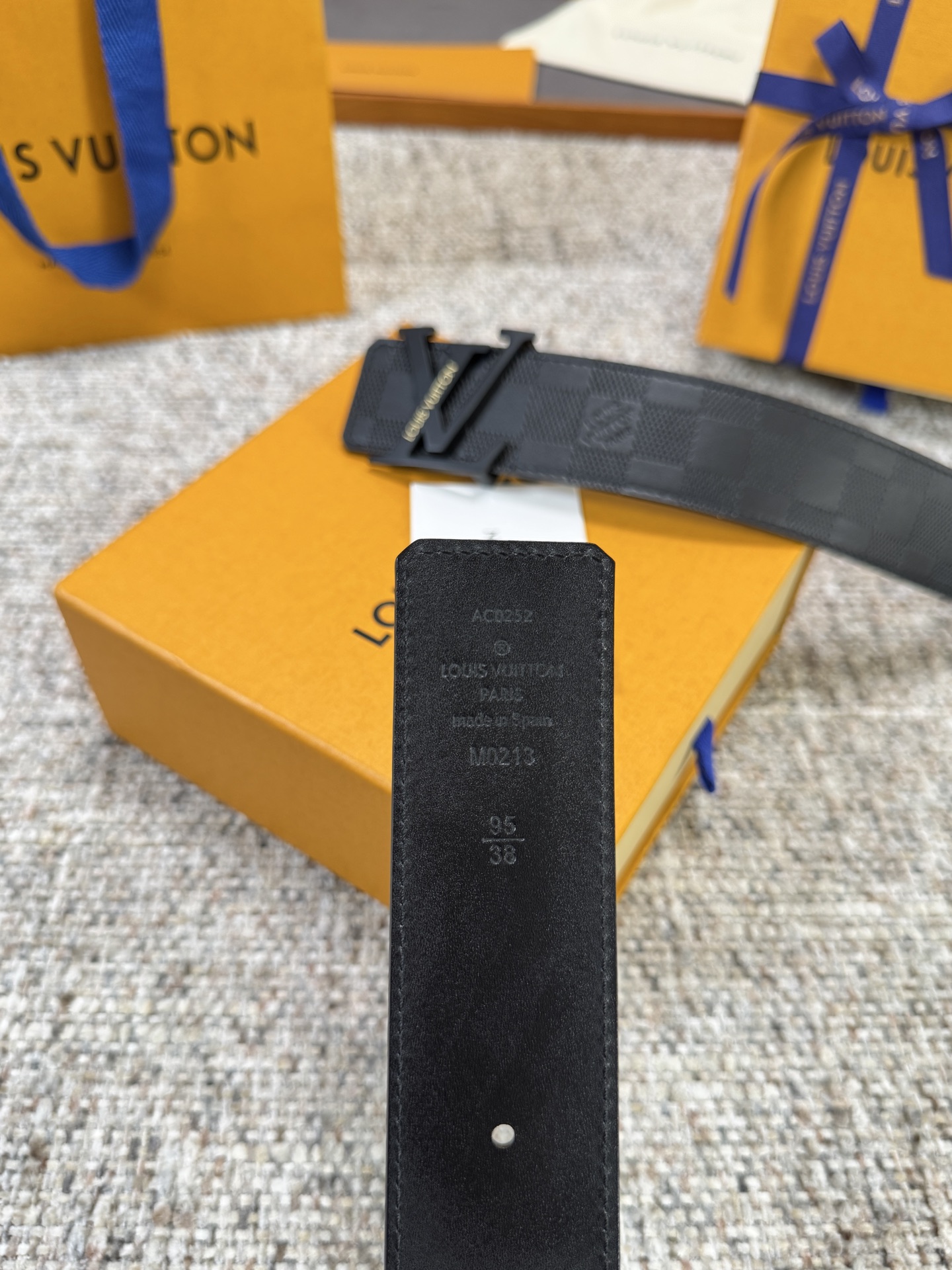 Louis Vuitton LV腰带 压格压花系列 原厂五金 精致手工绘边 柔软舒适 宽4.0