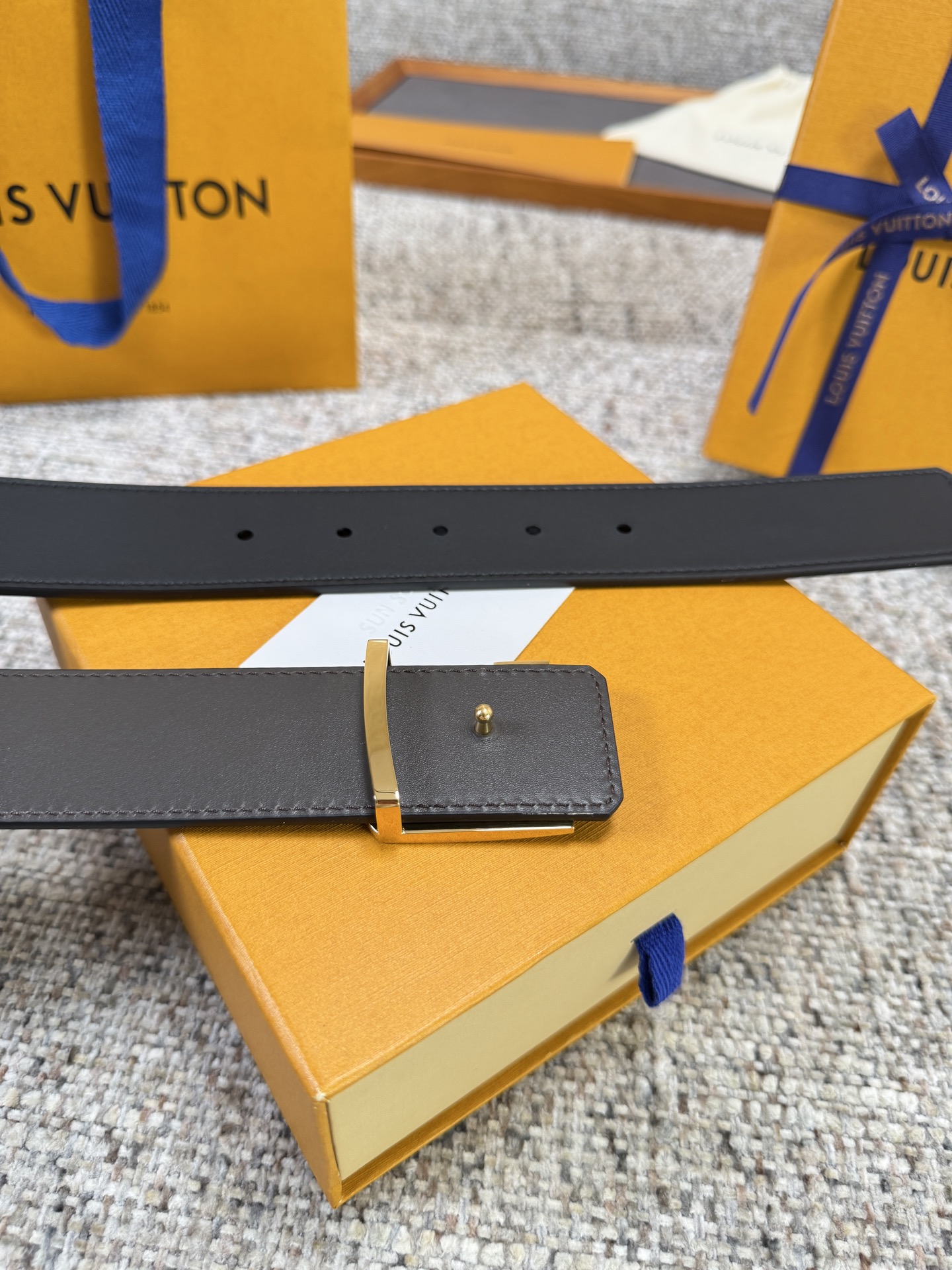 Louis Vuitton LV腰带 双面平纹系列 原厂五金 精致手工绘边 柔软舒适 宽4.0