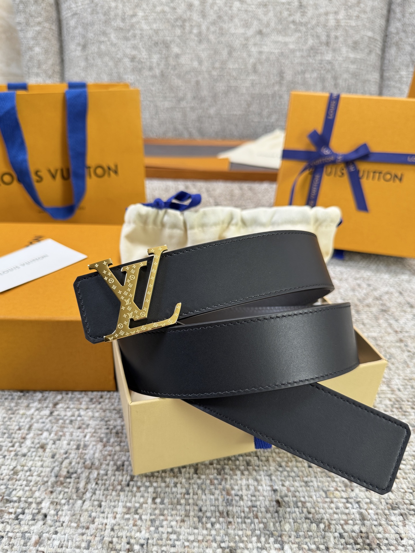 Louis Vuitton LV腰带 双面平纹系列 原厂五金 精致手工绘边 柔软舒适 宽4.0