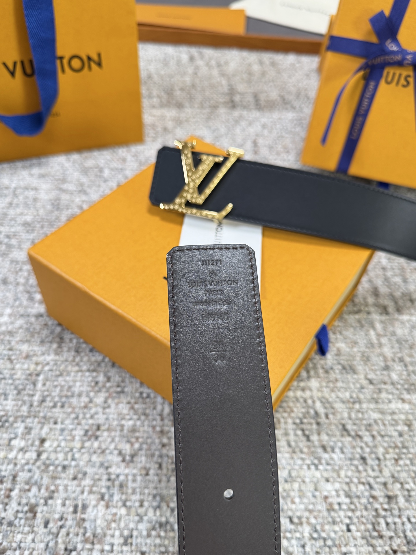 Louis Vuitton LV腰带 双面平纹系列 原厂五金 精致手工绘边 柔软舒适 宽4.0