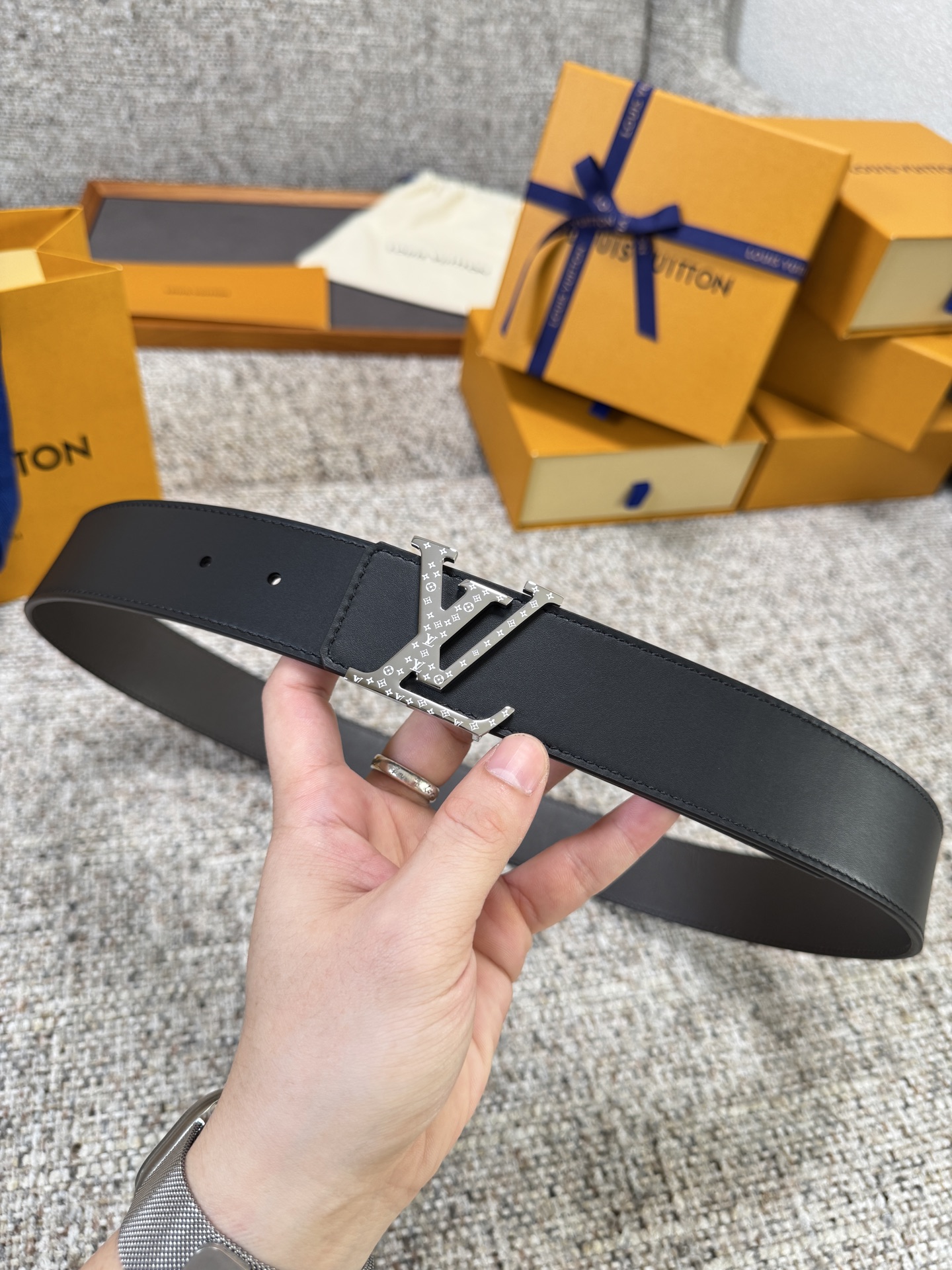 Louis Vuitton LV腰带 双面平纹系列 原厂五金 精致手工绘边 柔软舒适 宽4.0