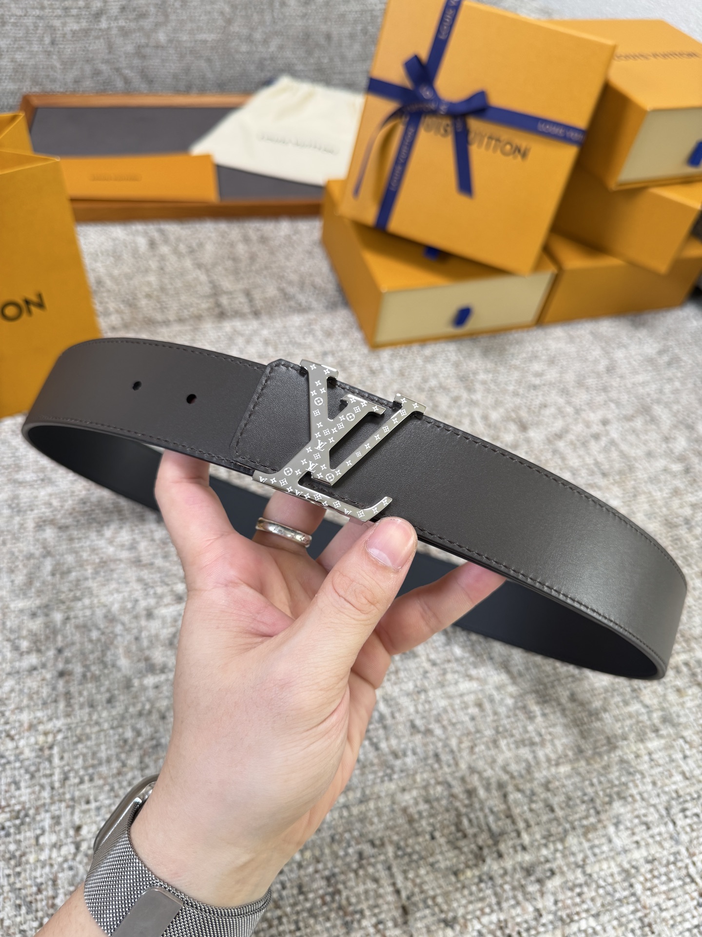 Louis Vuitton LV腰带 双面平纹系列 原厂五金 精致手工绘边 柔软舒适 宽4.0
