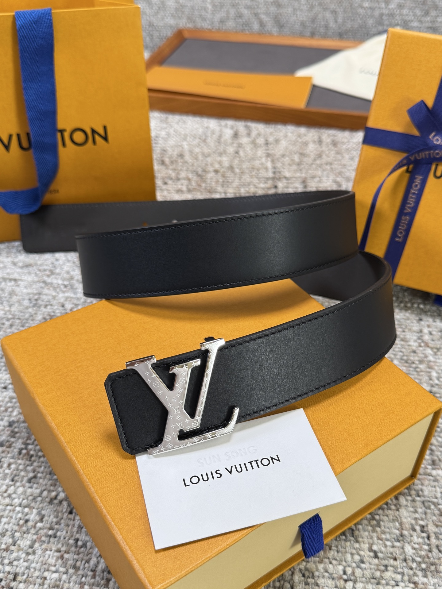 Louis Vuitton LV腰带 双面平纹系列 原厂五金 精致手工绘边 柔软舒适 宽4.0