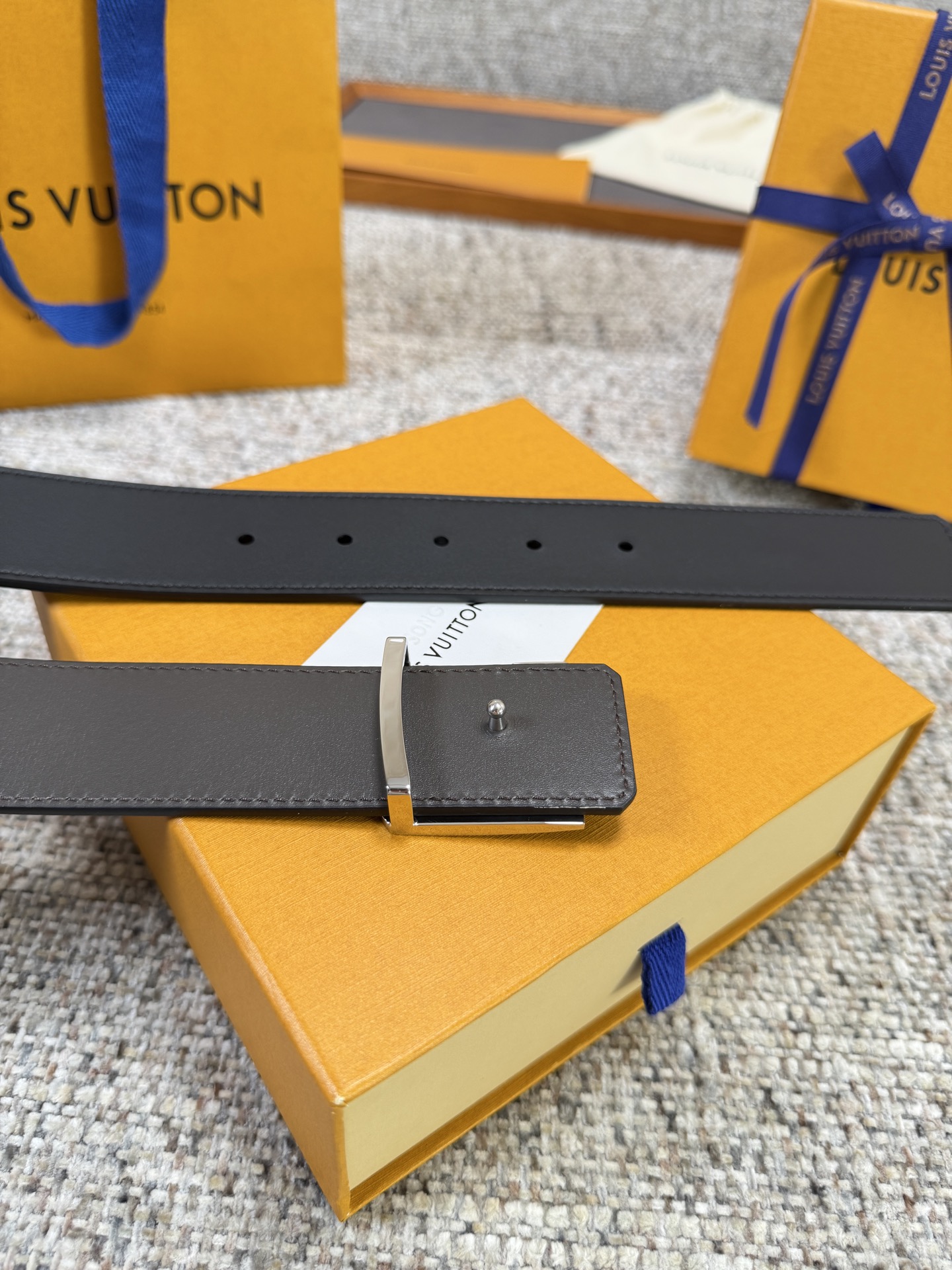 Louis Vuitton LV腰带 双面平纹系列 原厂五金 精致手工绘边 柔软舒适 宽4.0