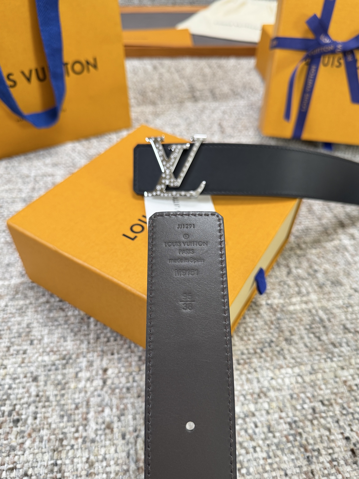 Louis Vuitton LV腰带 双面平纹系列 原厂五金 精致手工绘边 柔软舒适 宽4.0
