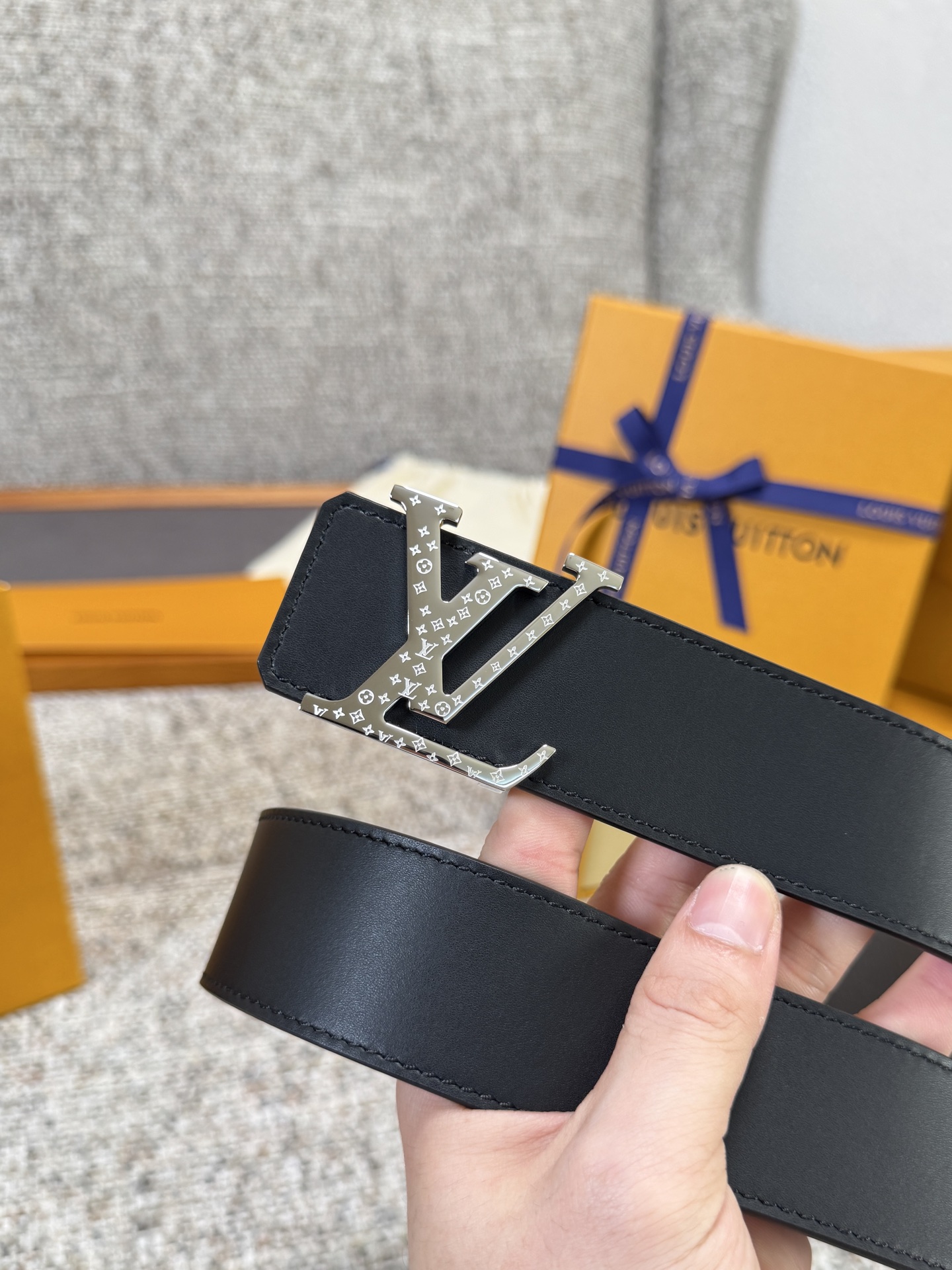 Louis Vuitton LV腰带 双面平纹系列 原厂五金 精致手工绘边 柔软舒适 宽4.0