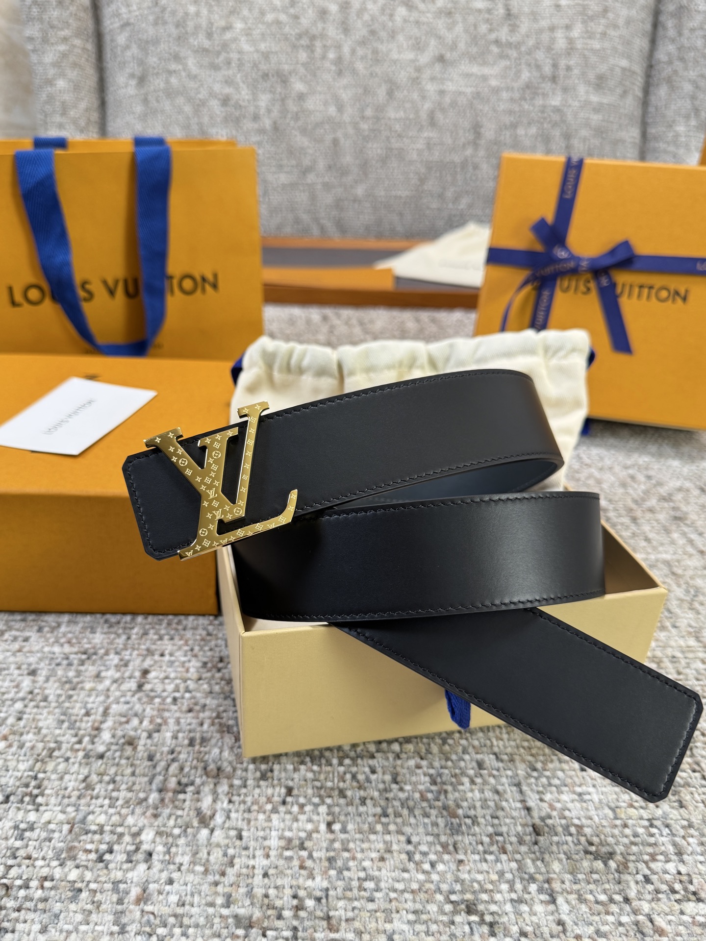 Louis Vuitton LV腰带 双面平纹系列 原厂五金 精致手工绘边 柔软舒适 宽4.0