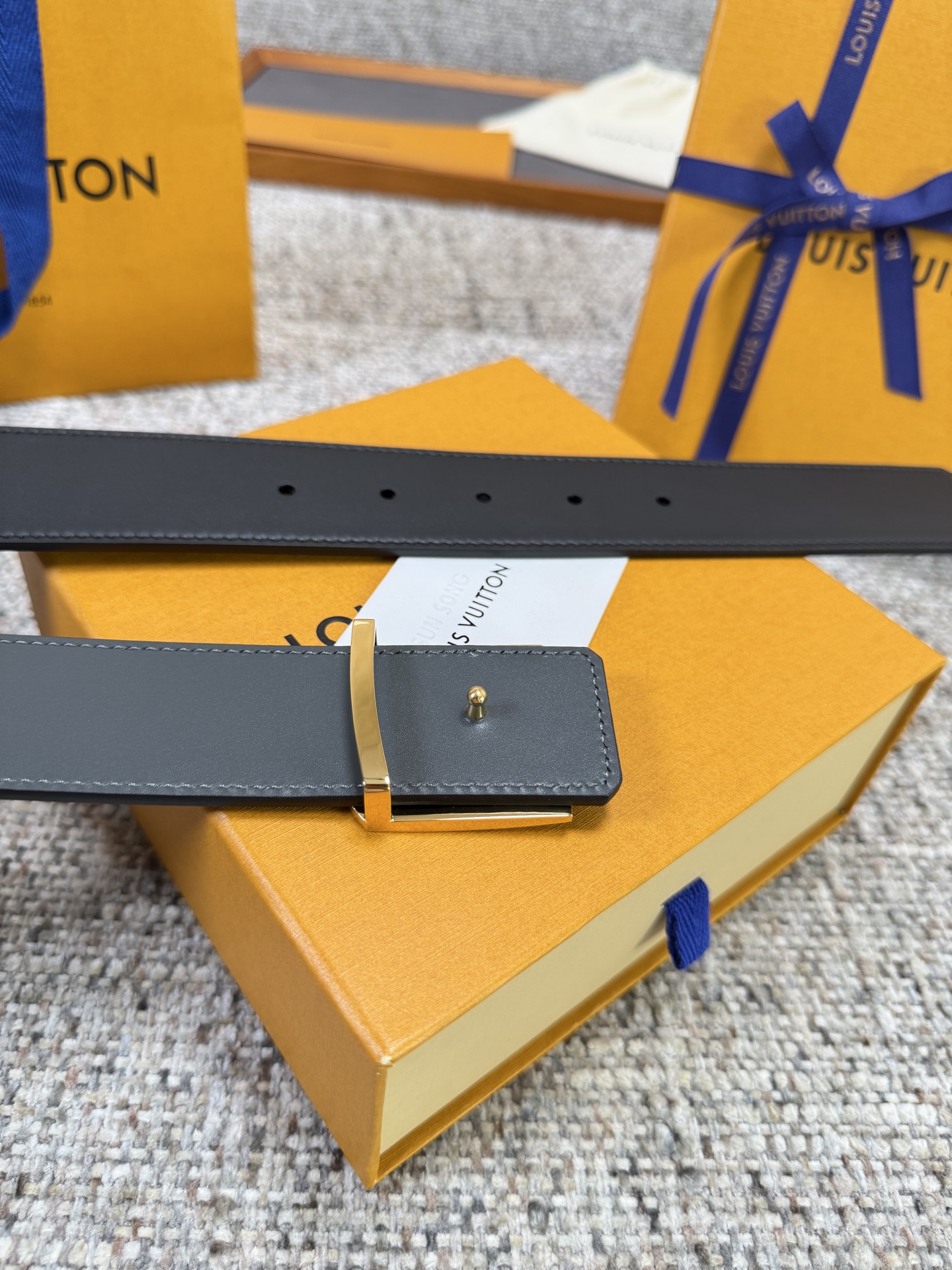 Louis Vuitton LV腰带 双面平纹系列 原厂五金 精致手工绘边 柔软舒适 宽4.0
