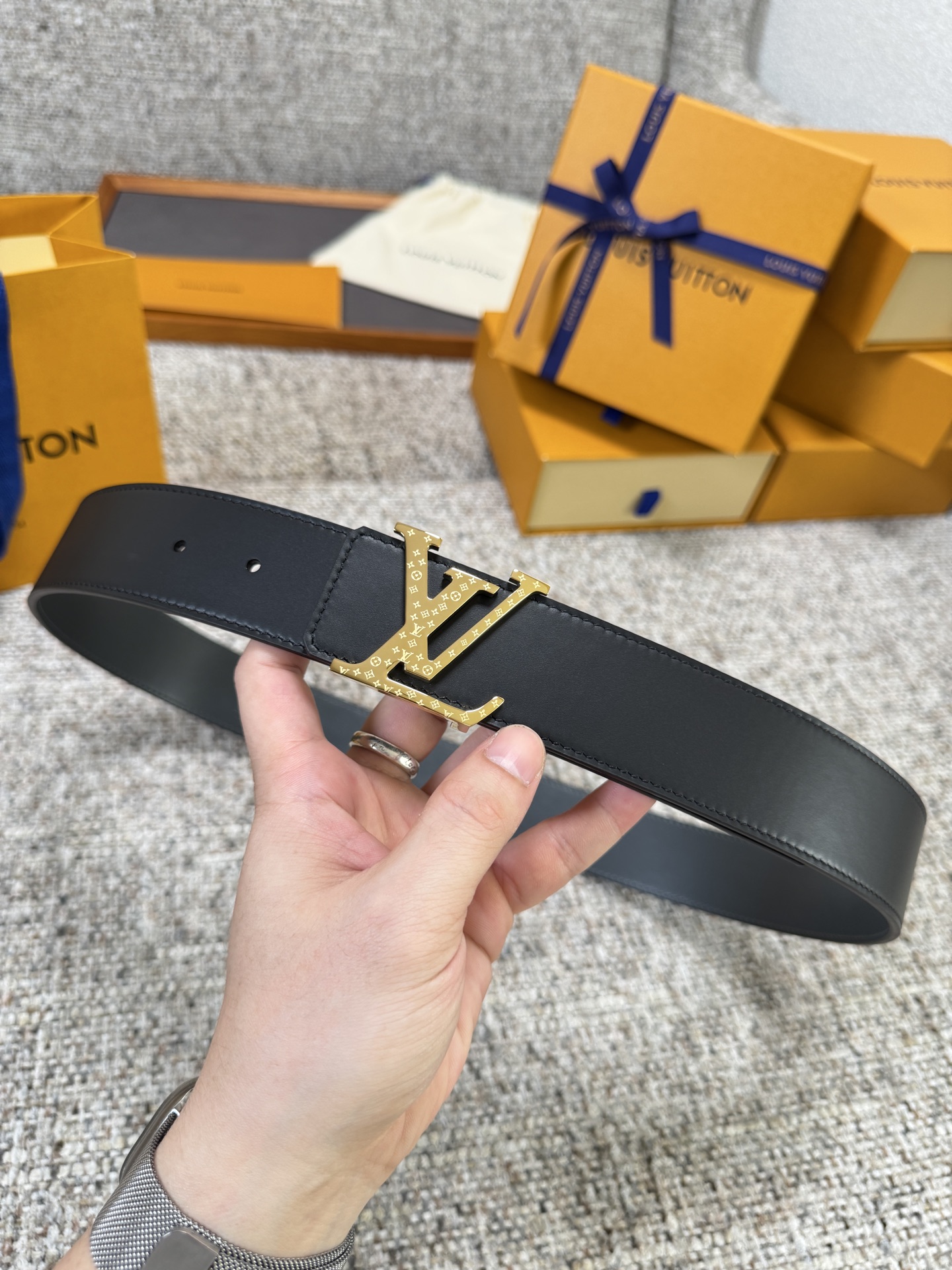 Louis Vuitton LV腰带 双面平纹系列 原厂五金 精致手工绘边 柔软舒适 宽4.0