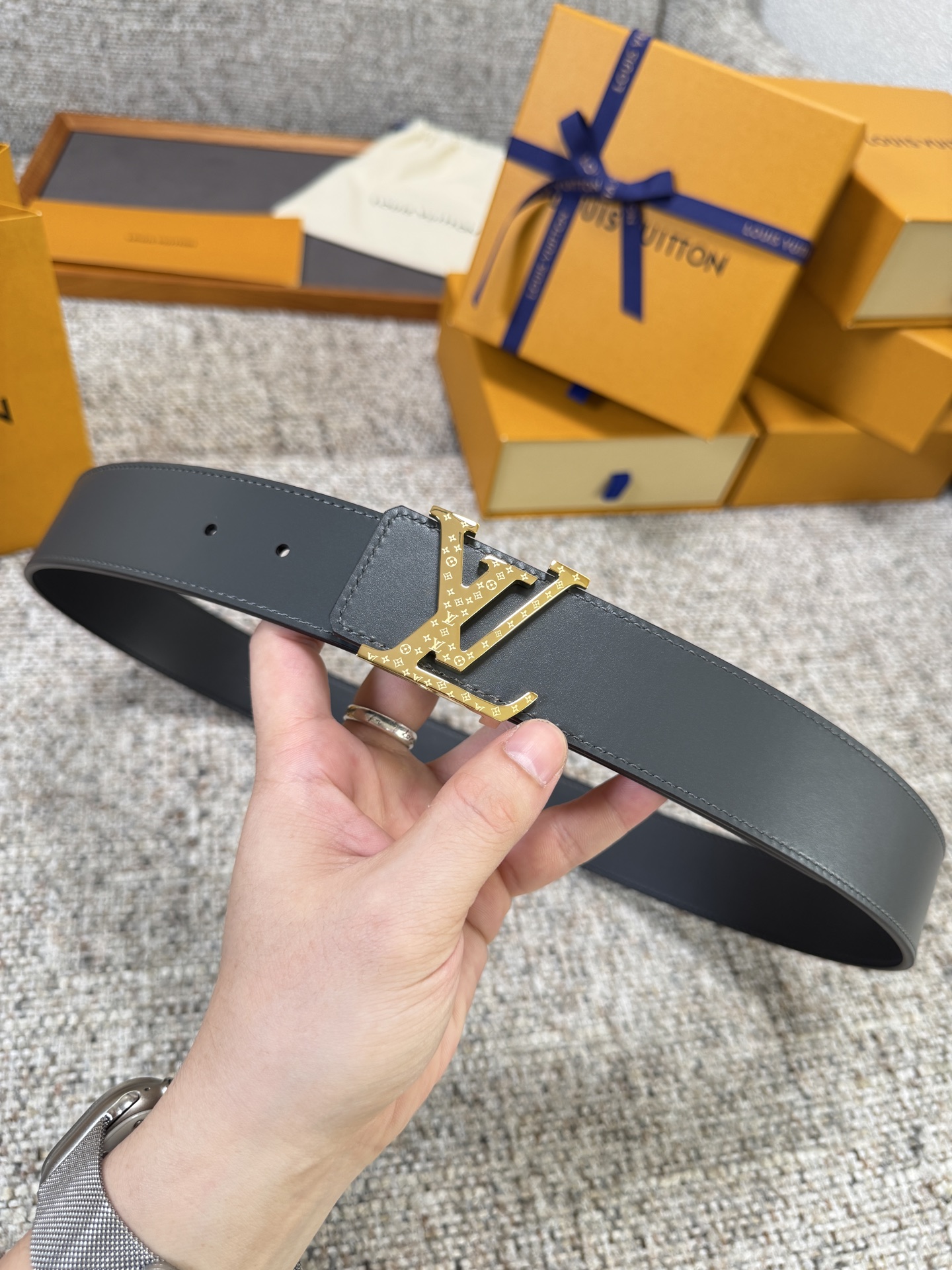 Louis Vuitton LV腰带 双面平纹系列 原厂五金 精致手工绘边 柔软舒适 宽4.0