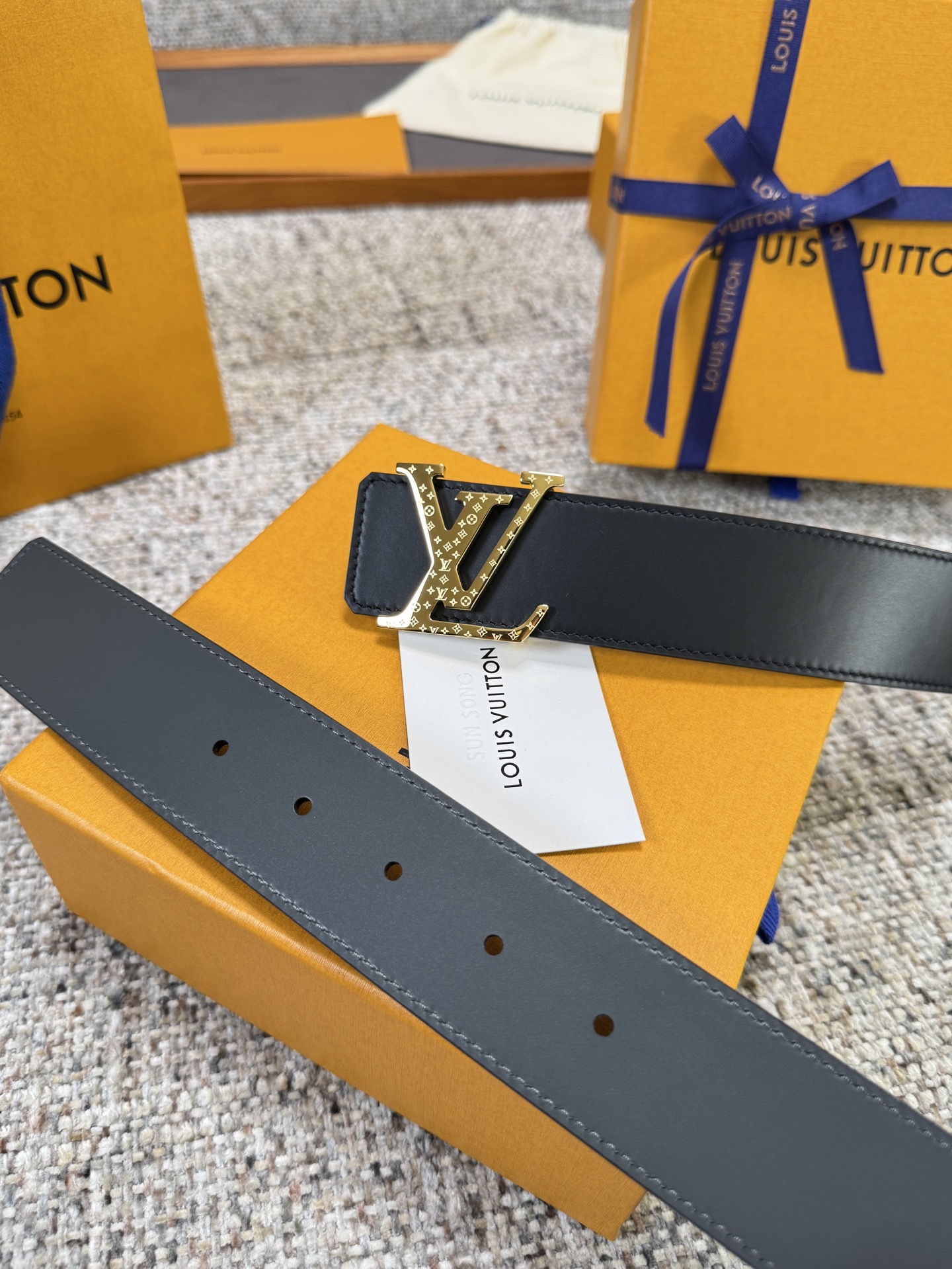 Louis Vuitton LV腰带 双面平纹系列 原厂五金 精致手工绘边 柔软舒适 宽4.0