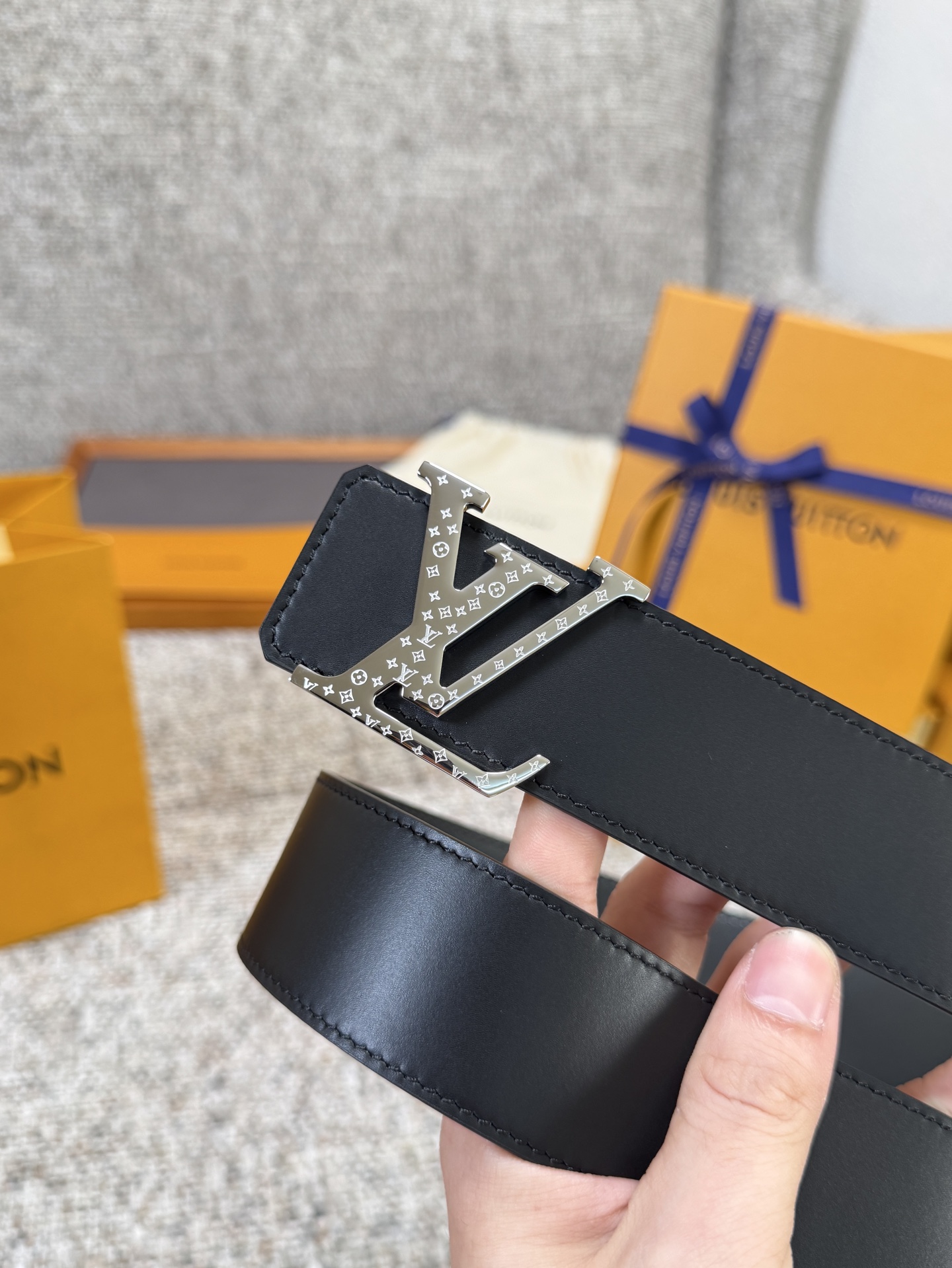 Louis Vuitton LV腰带 双面平纹系列 原厂五金 精致手工绘边 柔软舒适 宽4.0